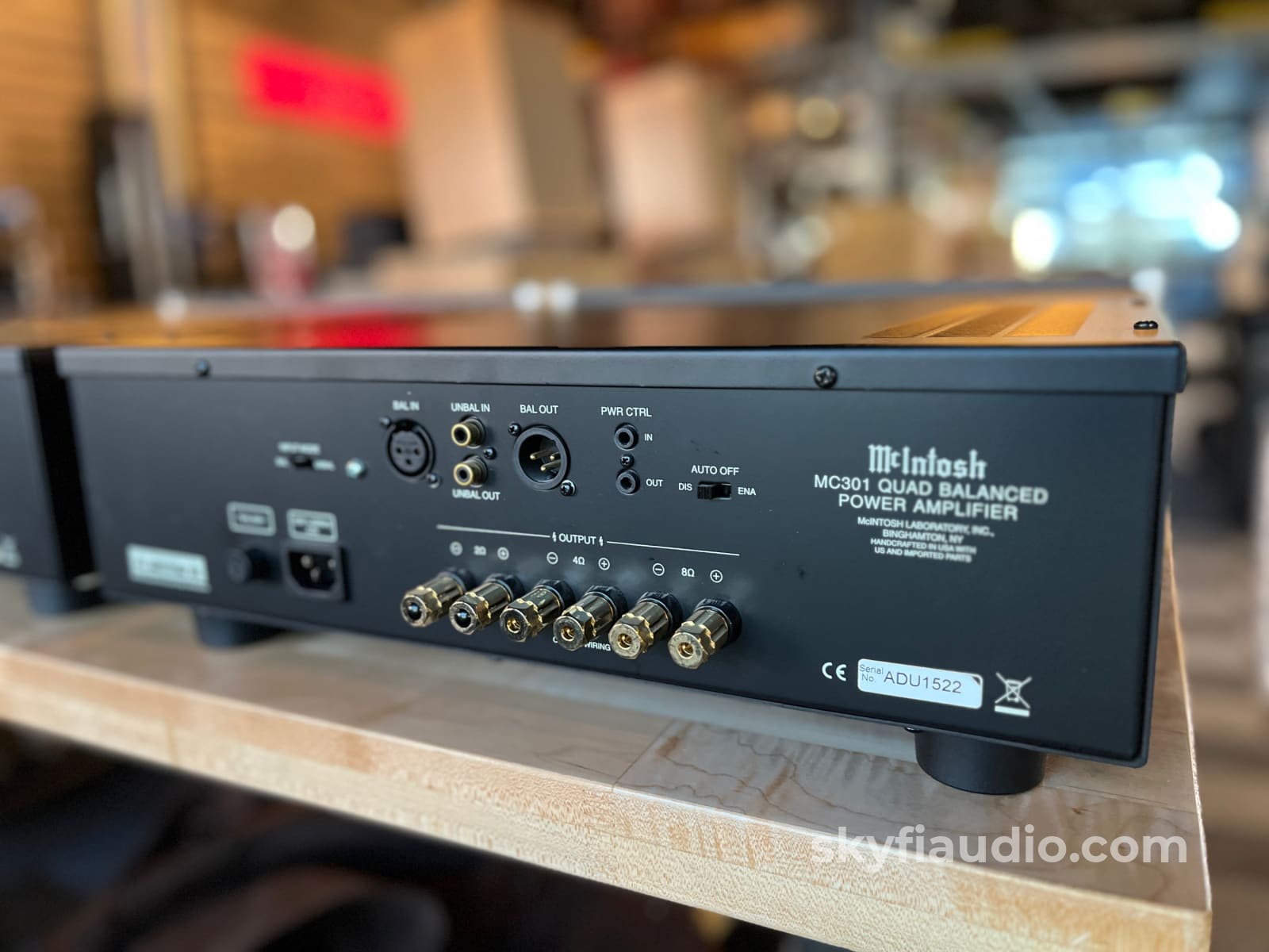 McIntosh MC301 Monoblock Amplifier Pair - Quadbalanced Amplifier