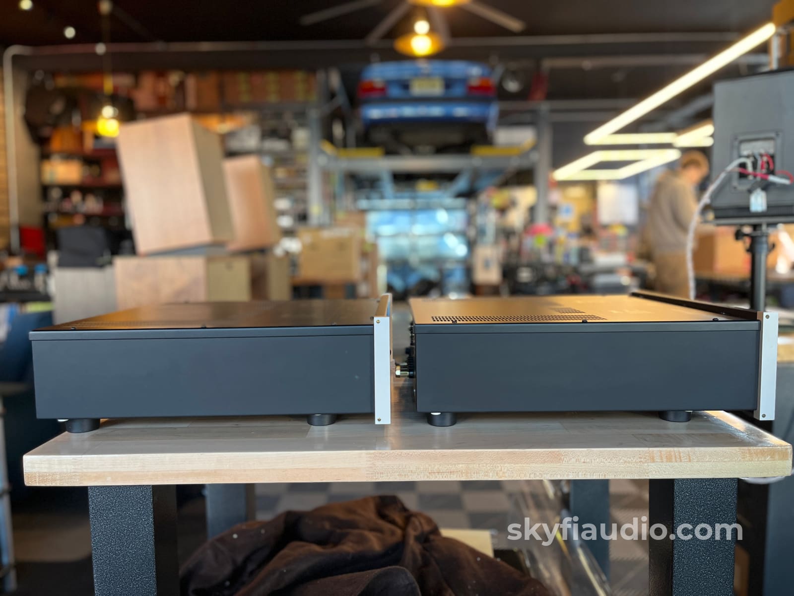 McIntosh MC301 Monoblock Amplifier Pair - Quadbalanced Amplifier