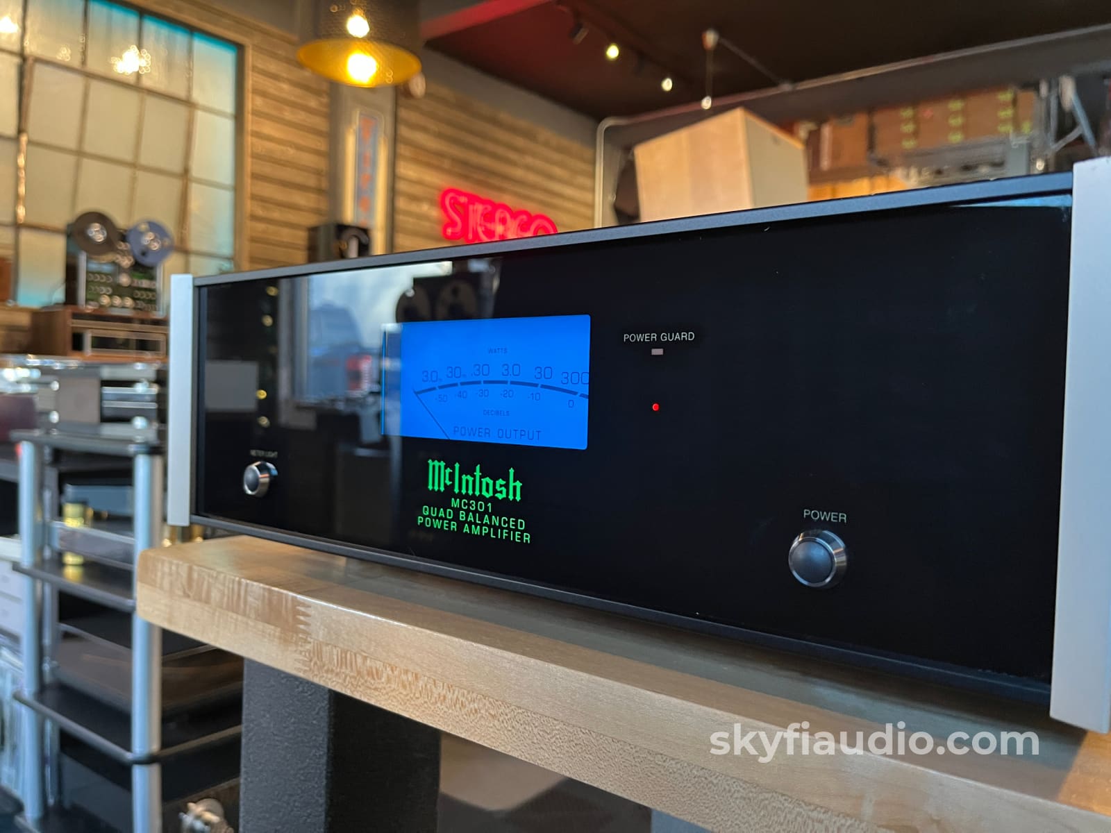 McIntosh MC301 Monoblock Amplifier Pair - Quadbalanced Amplifier