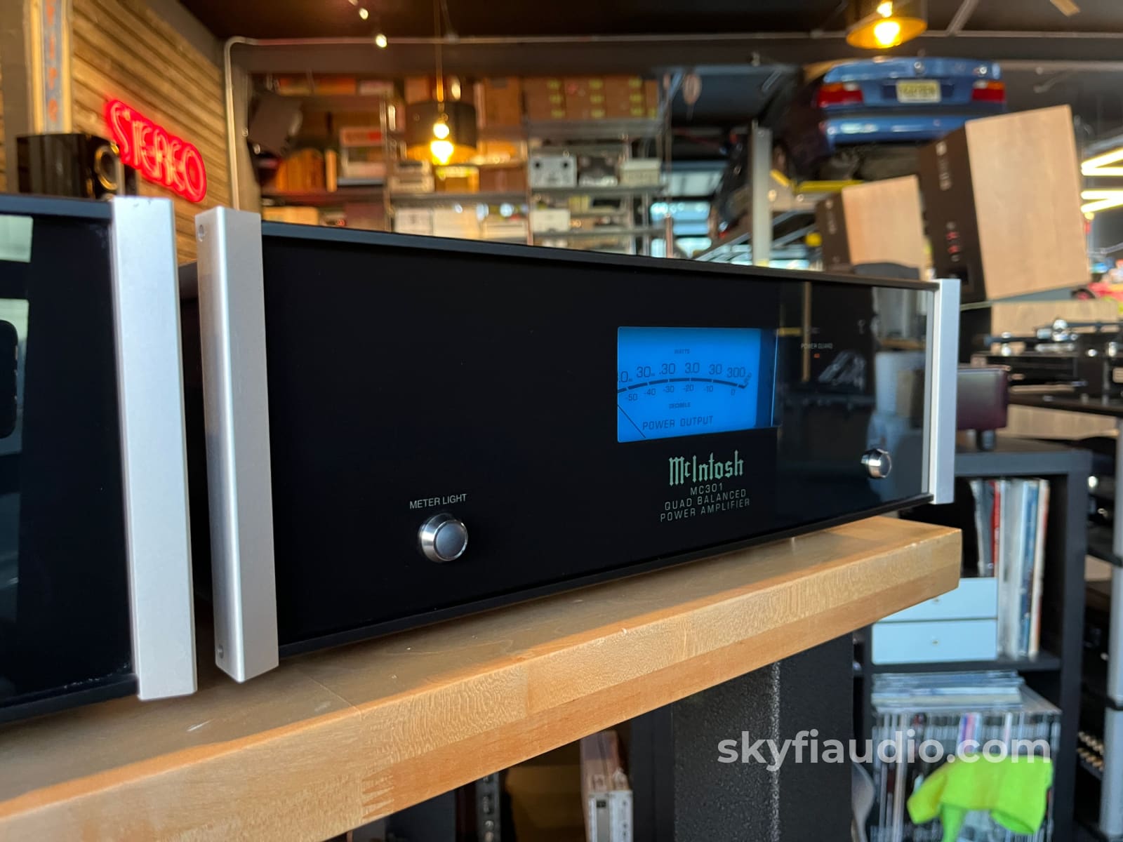 McIntosh MC301 Monoblock Amplifier Pair - Quadbalanced Amplifier