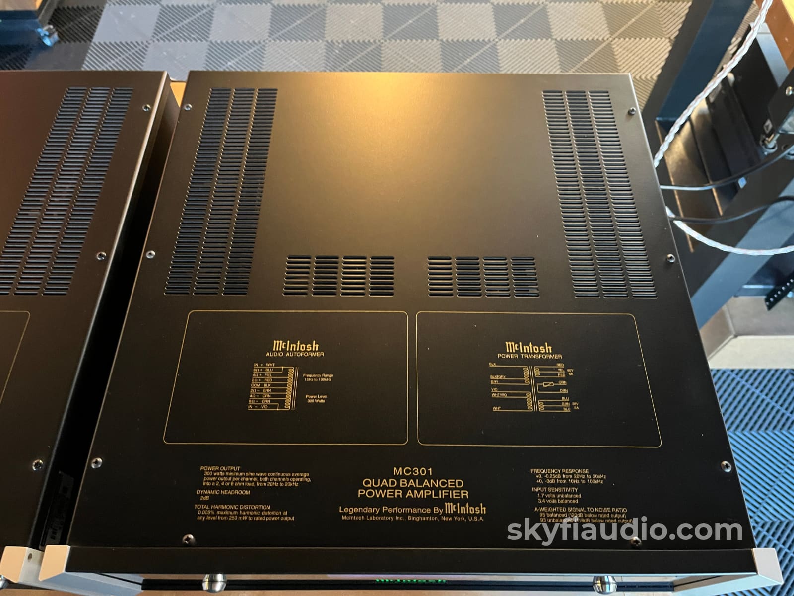 McIntosh MC301 Monoblock Amplifier Pair - Quadbalanced Amplifier