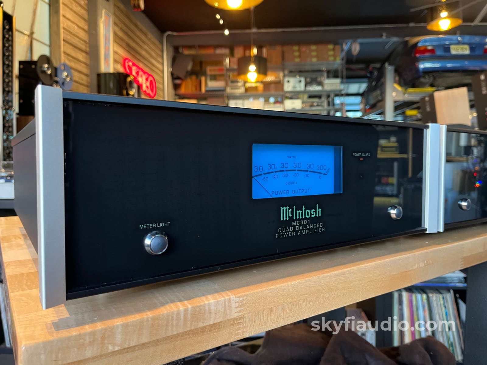 McIntosh MC301 Monoblock Amplifier Pair - Quadbalanced Amplifier