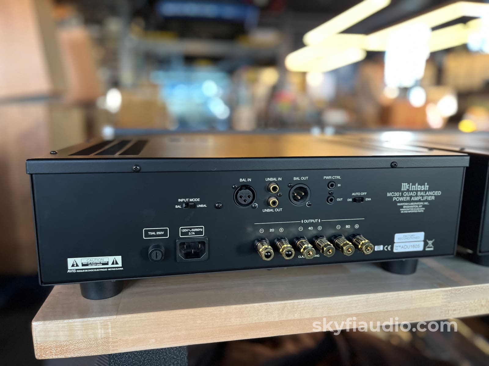 McIntosh MC301 Monoblock Amplifier Pair - Quadbalanced Amplifier