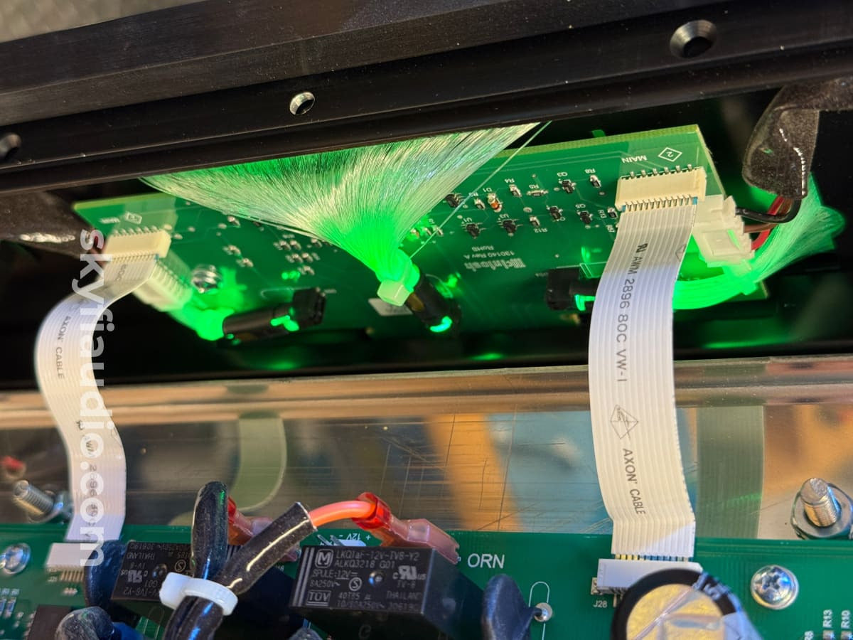 McIntosh MC302 Solid State Amplifier 300 Watt- Fiber Optic - Amplifier
