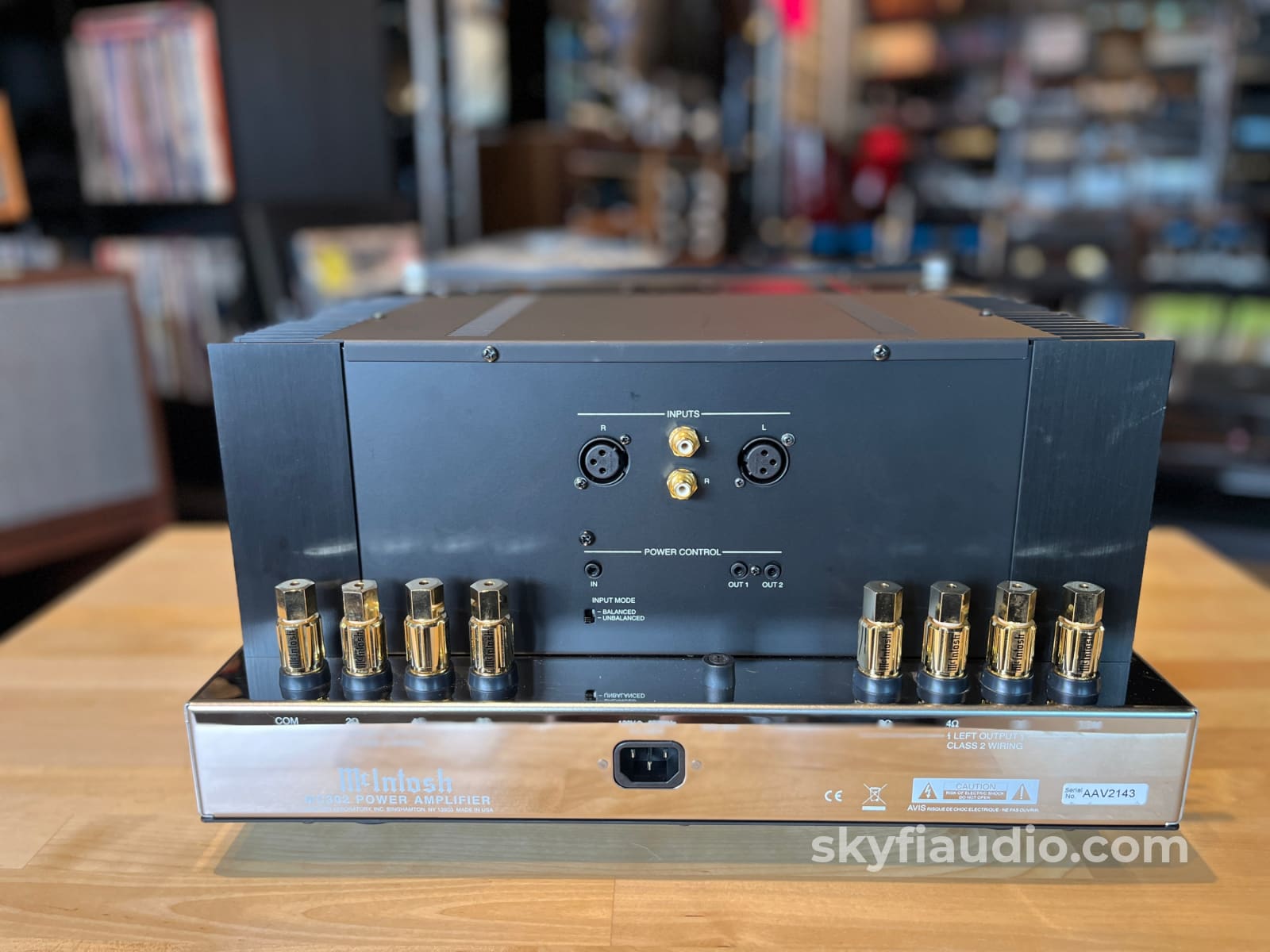 McIntosh MC302 Solid State Amplifier 300 Watt- Fiber Optic - Amplifier