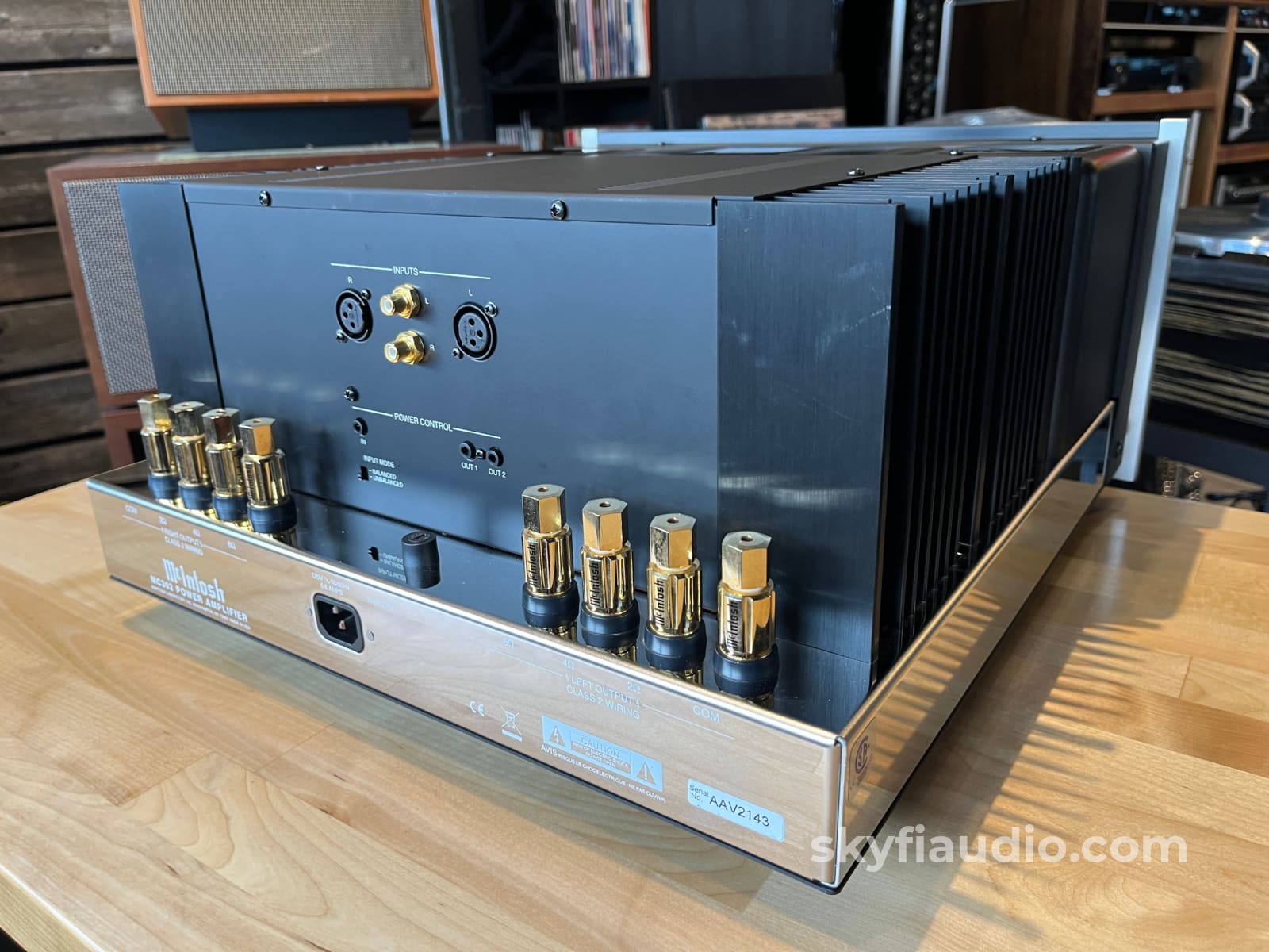 McIntosh MC302 Solid State Amplifier 300 Watt- Fiber Optic - Amplifier