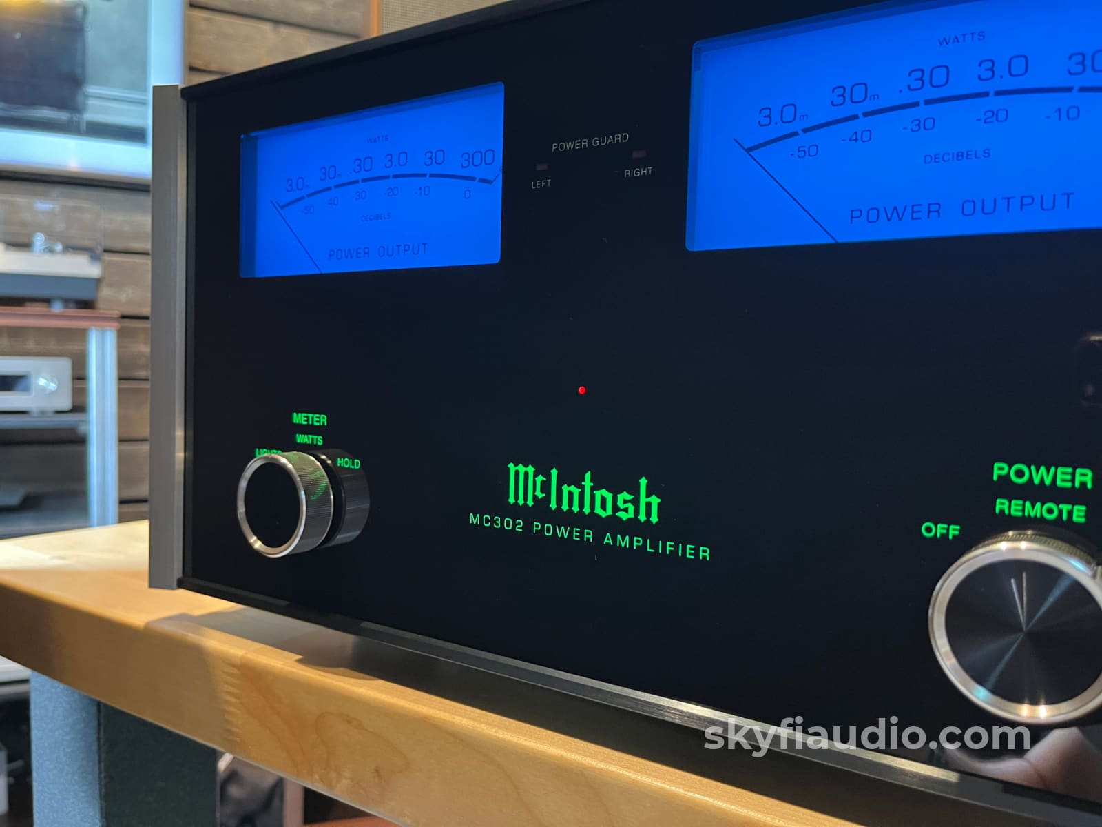 McIntosh MC302 Solid State Amplifier 300 Watt- Fiber Optic - Amplifier