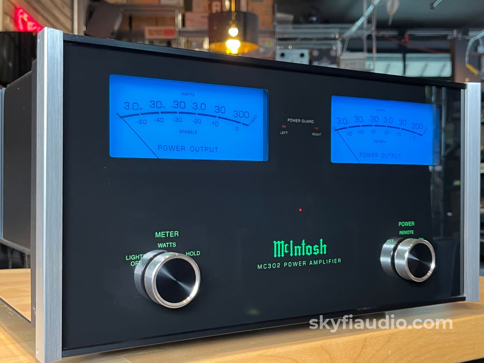 McIntosh MC302 Solid State Amplifier 300 Watt- Fiber Optic - Amplifier