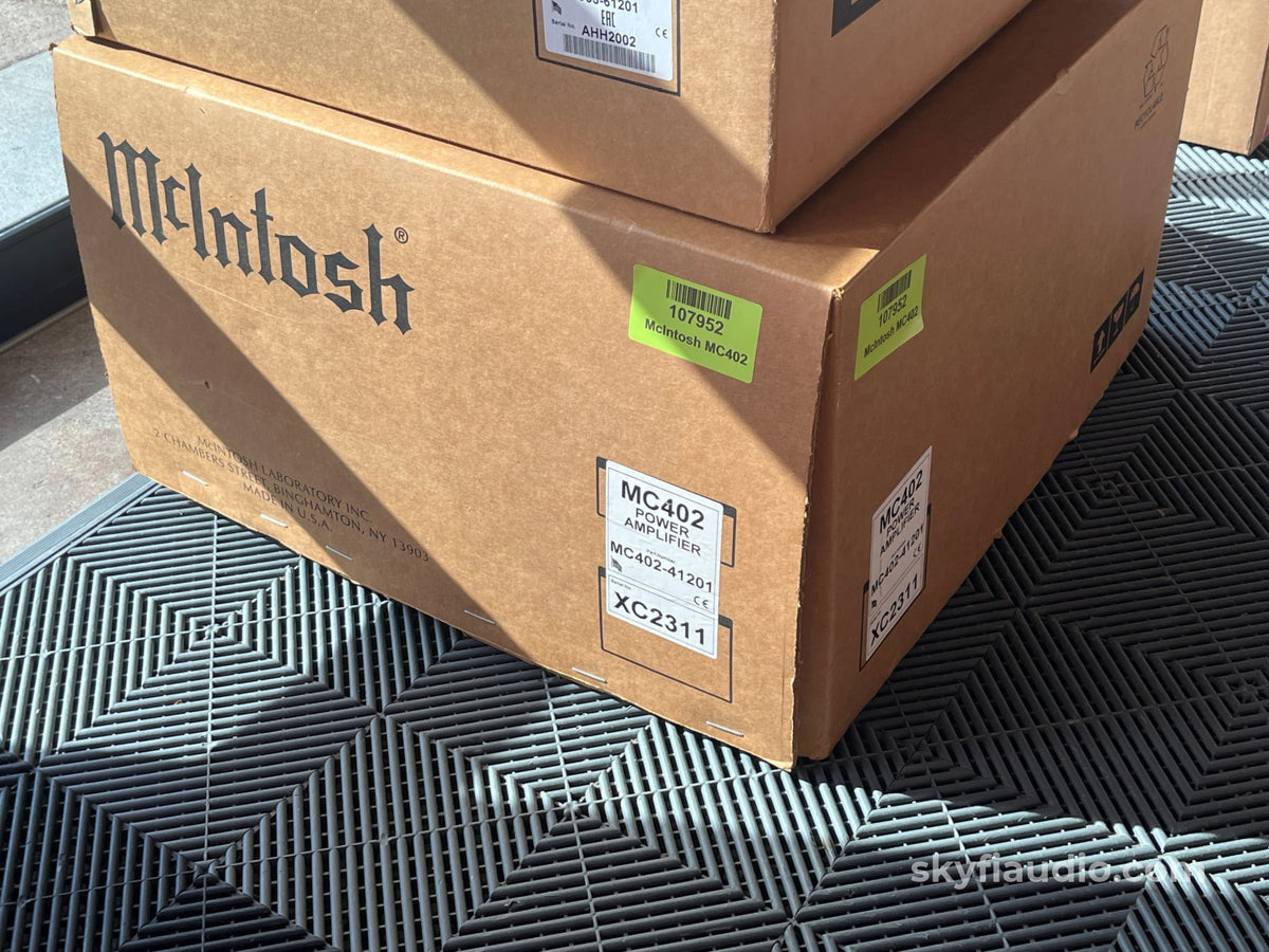 McIntosh MC402 Solid State Amplifier 400W - Fiber Optic - Amplifier