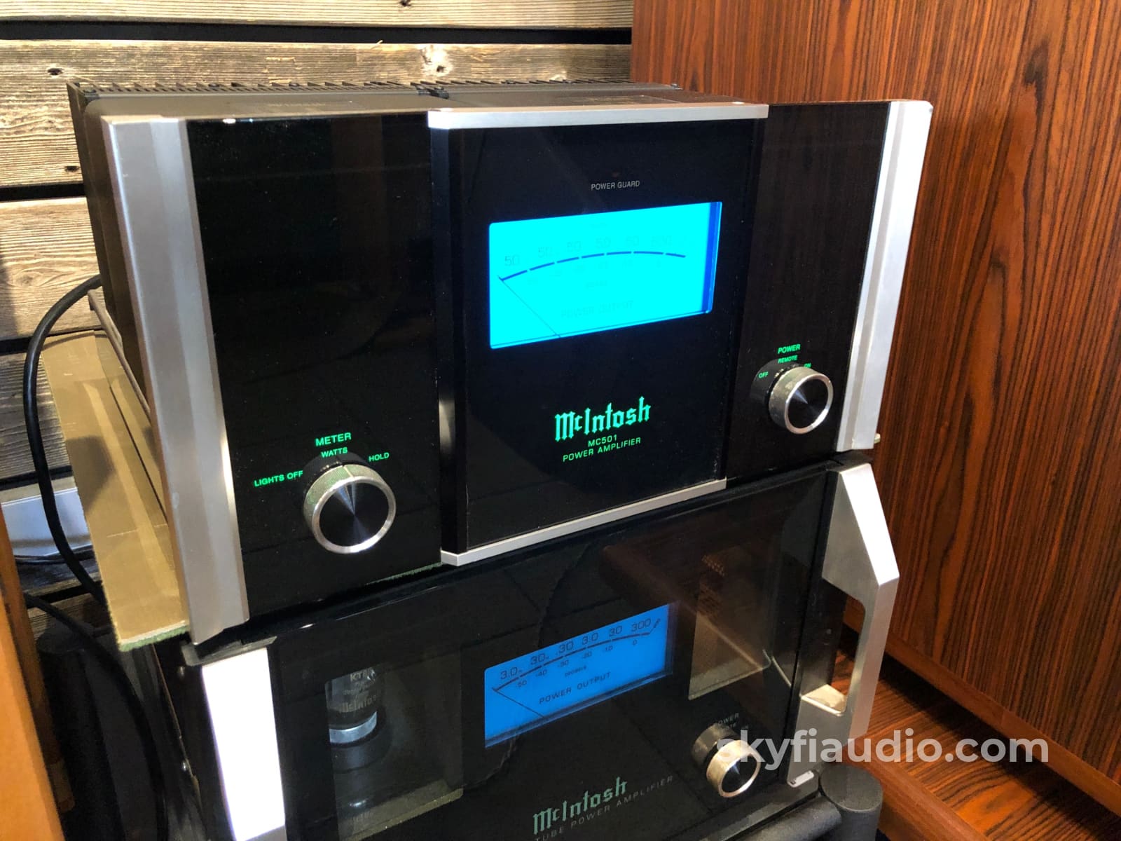 Mcintosh Mc501 Monoblock Amplifiers - 500W Selectable 120V Or World Voltage 220/240V Amplifier