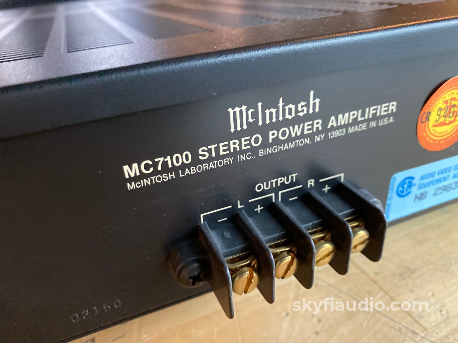 Mcintosh Mc7100 - Compact Yet Powerful Stereo Amplifier