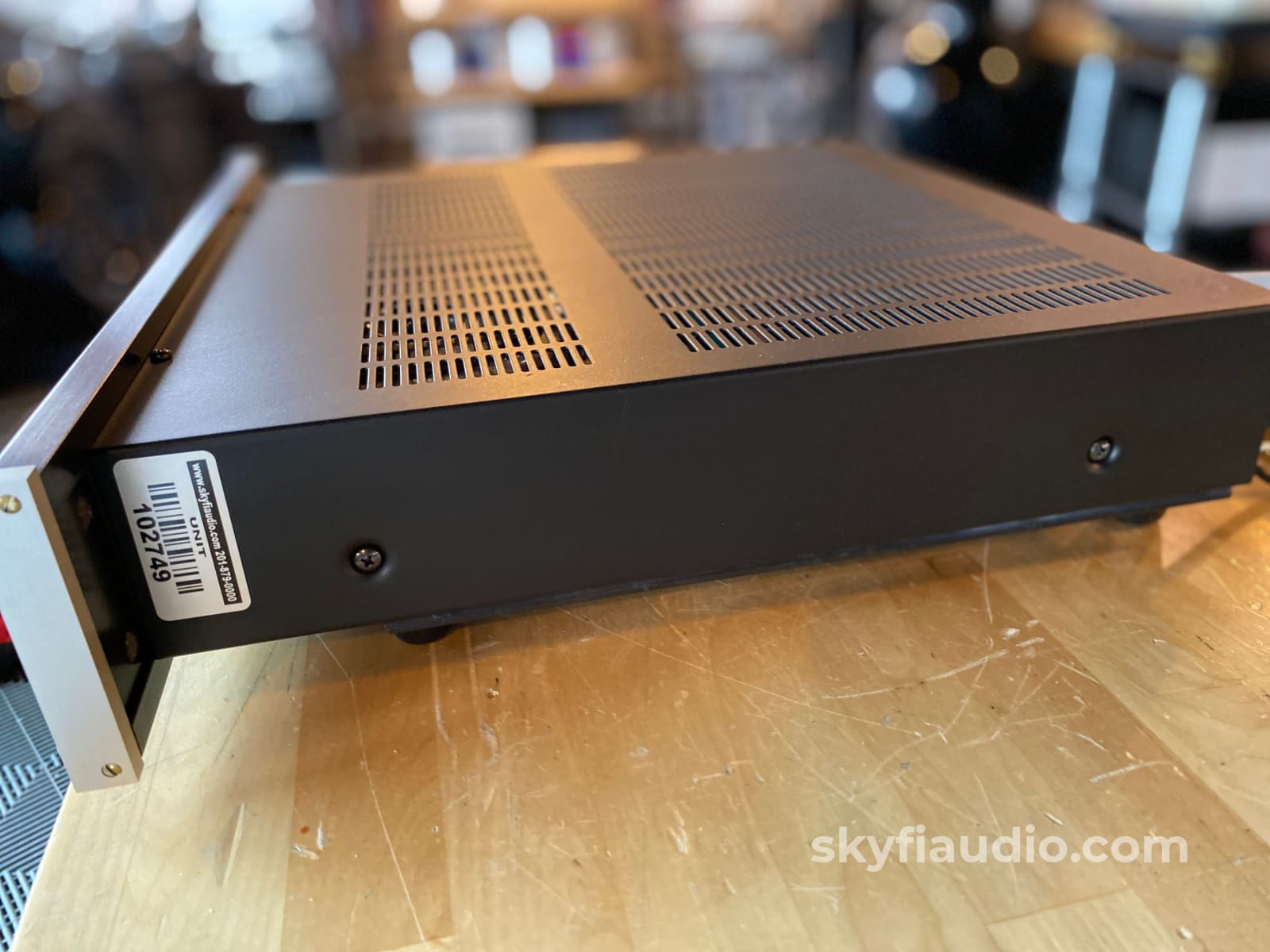 Mcintosh Mc7100 - Compact Yet Powerful Stereo Amplifier
