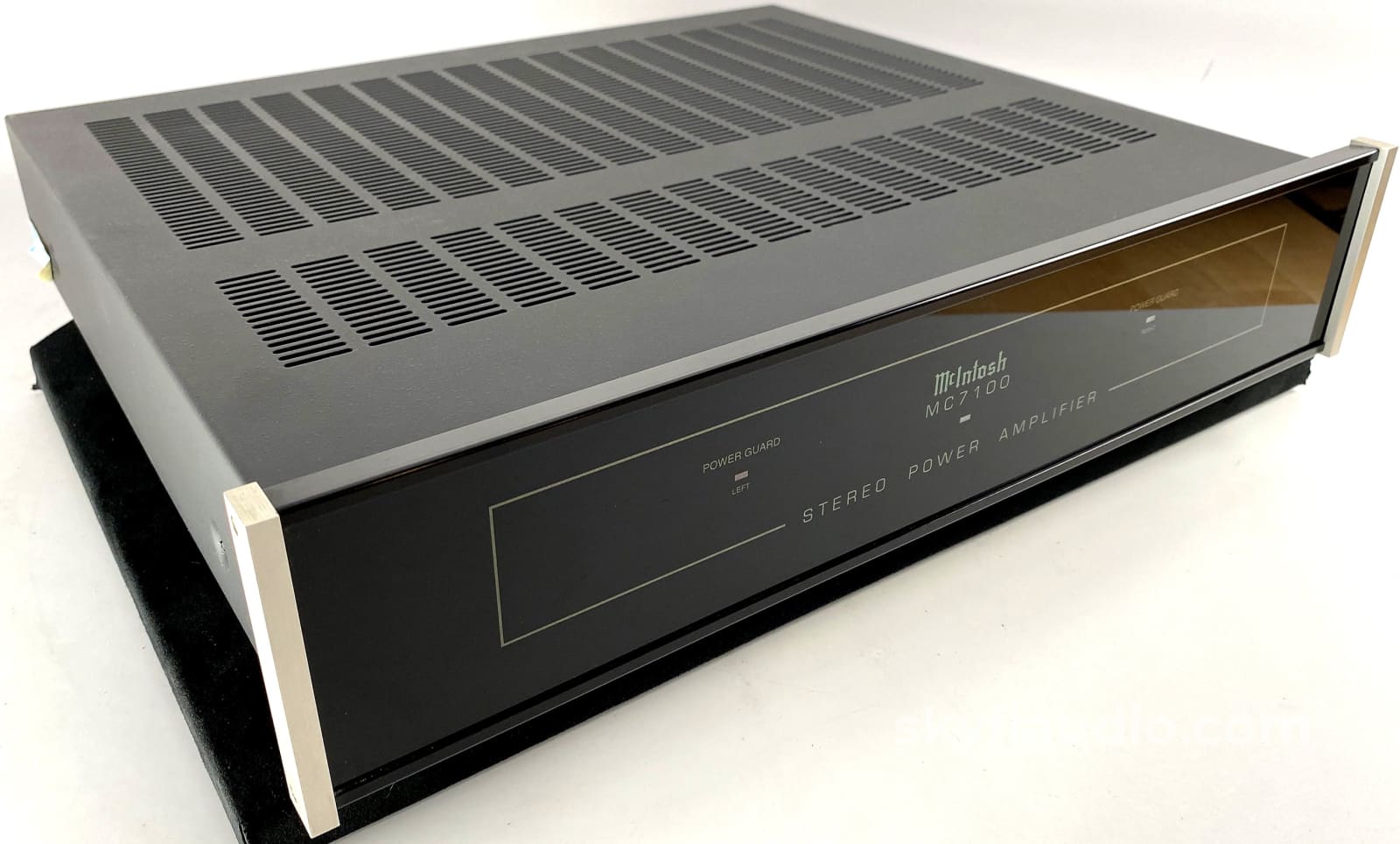 Mcintosh Mc7100 - Compact Yet Powerful Stereo Amplifier