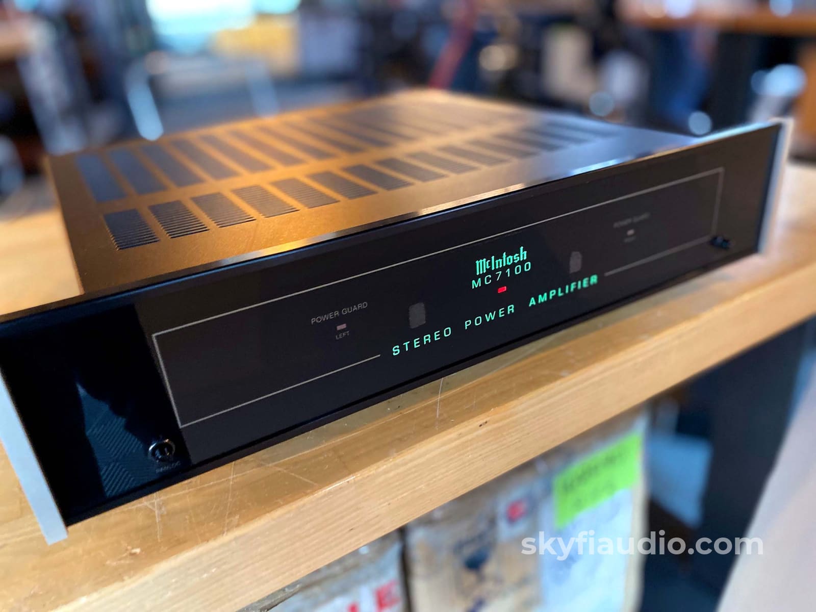 Mcintosh Mc7100 - Compact Yet Powerful Stereo Amplifier