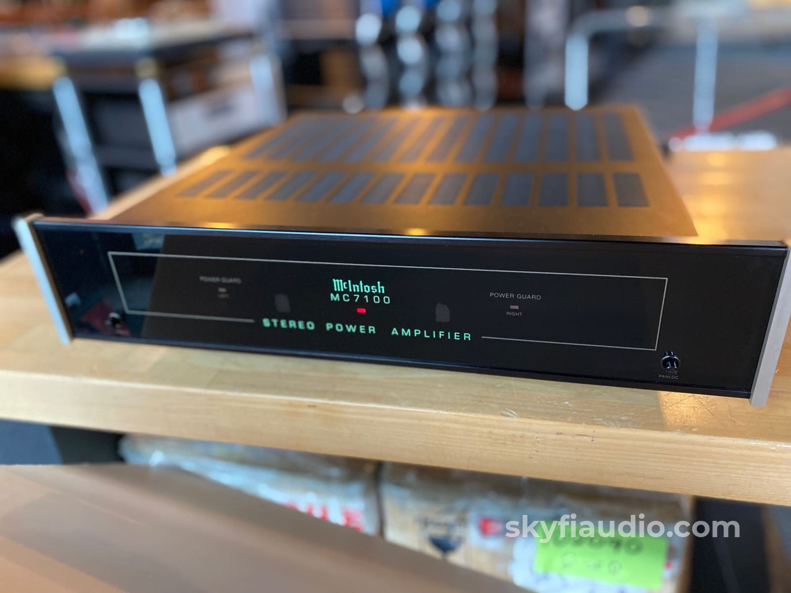 Mcintosh Mc7100 - Compact Yet Powerful Stereo Amplifier