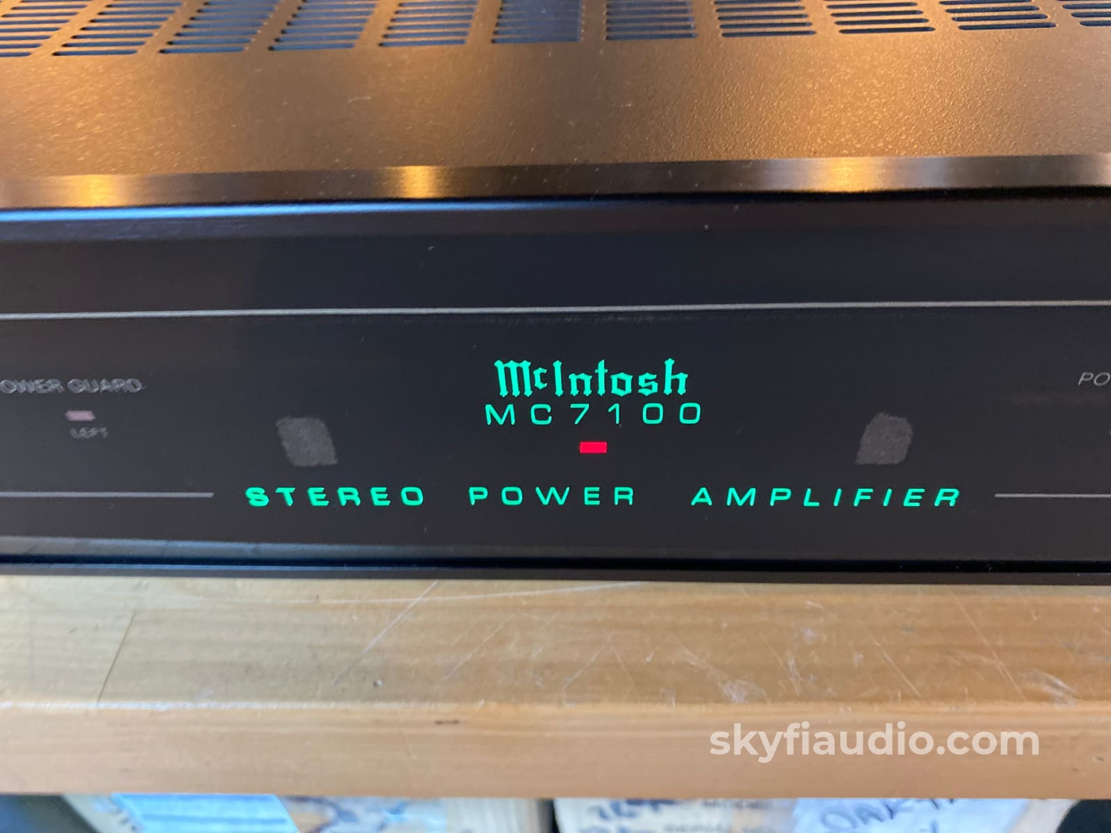 Mcintosh Mc7100 - Compact Yet Powerful Stereo Amplifier