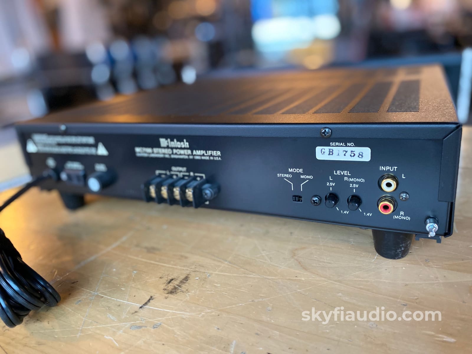 Mcintosh Mc7100 - Compact Yet Powerful Stereo Amplifier