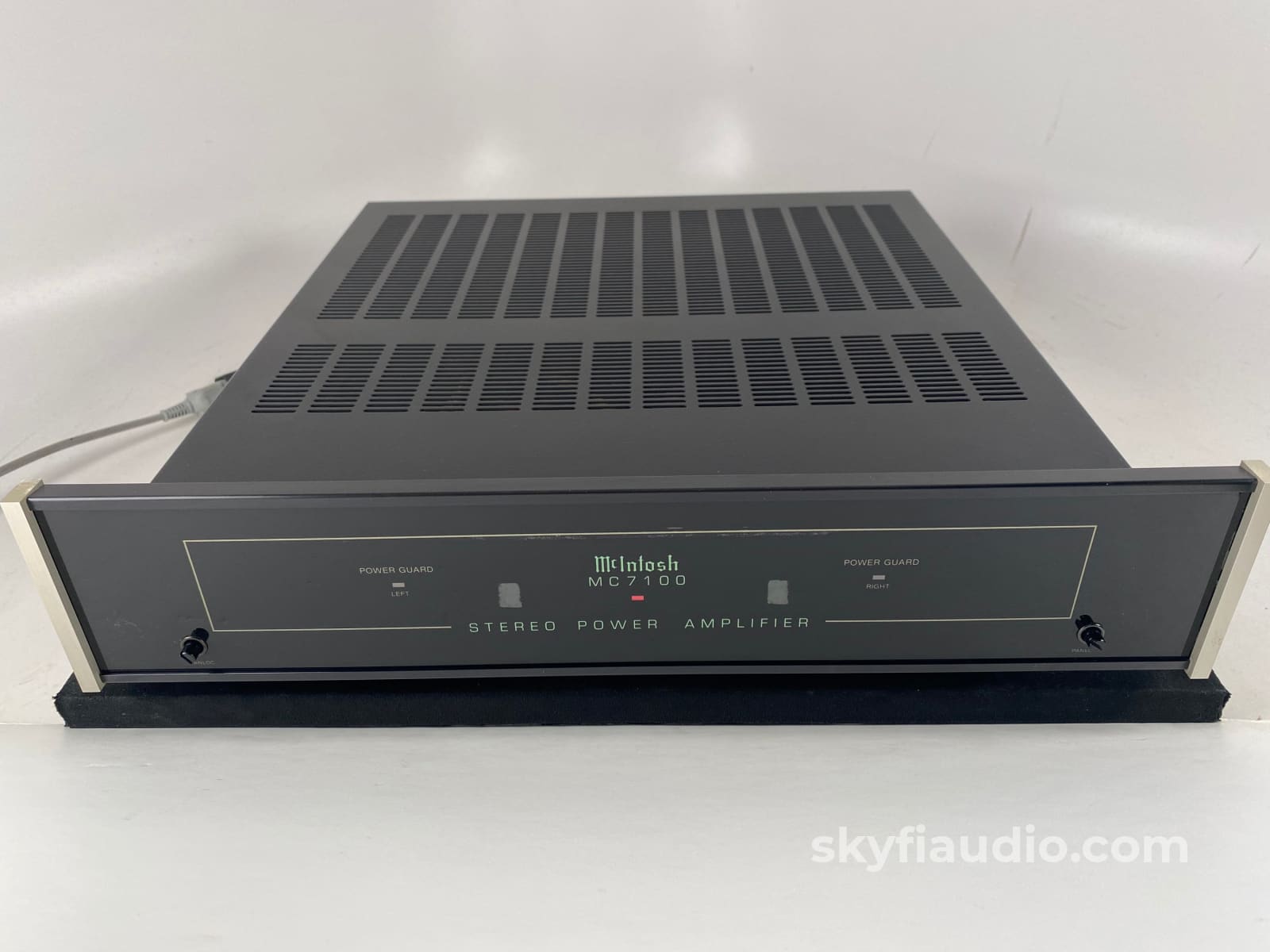 Mcintosh Mc7100 - Compact Yet Powerful Stereo Amplifier