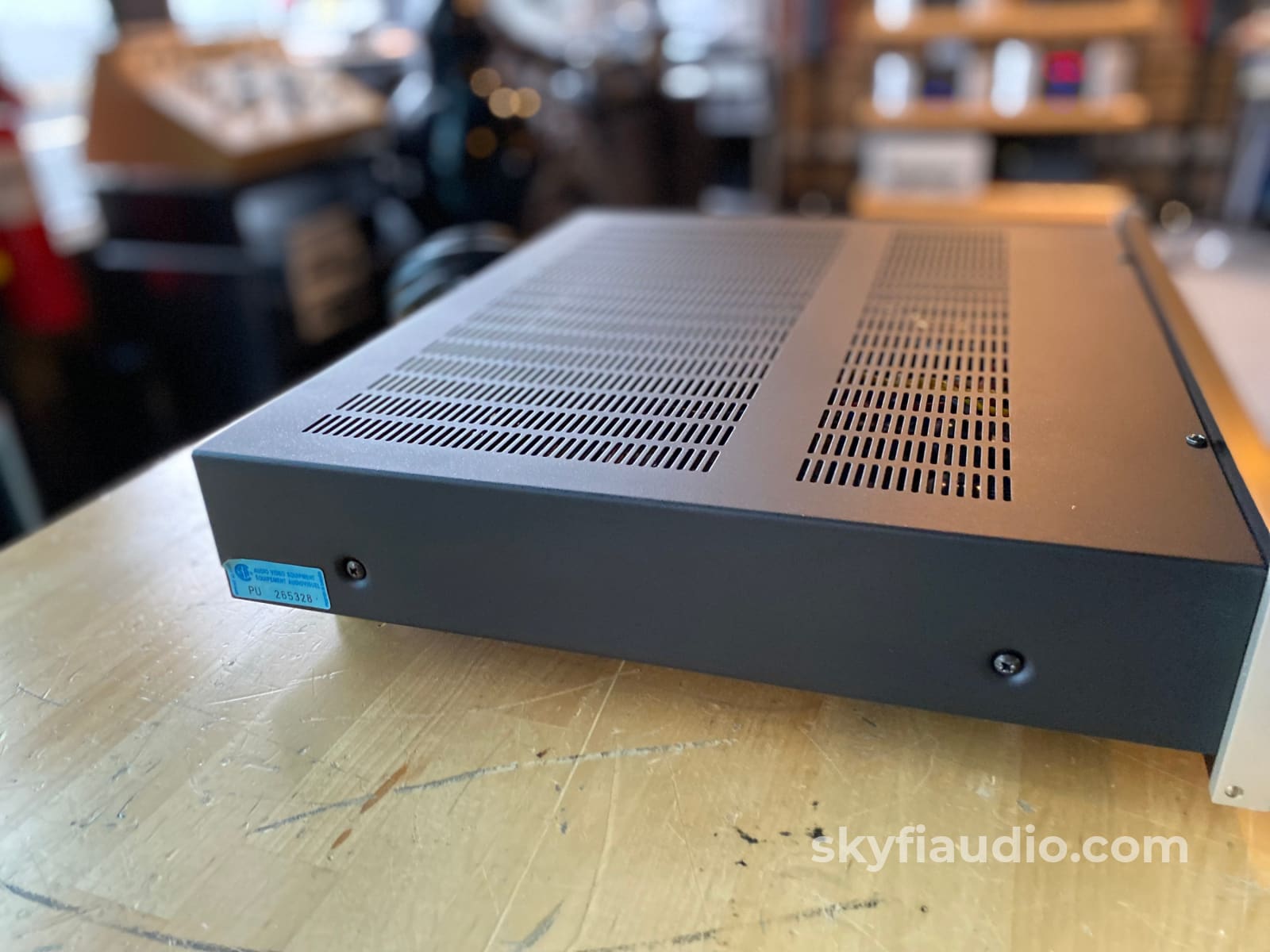 Mcintosh Mc7100 - Compact Yet Powerful Stereo Amplifier W/Balanced Inputs