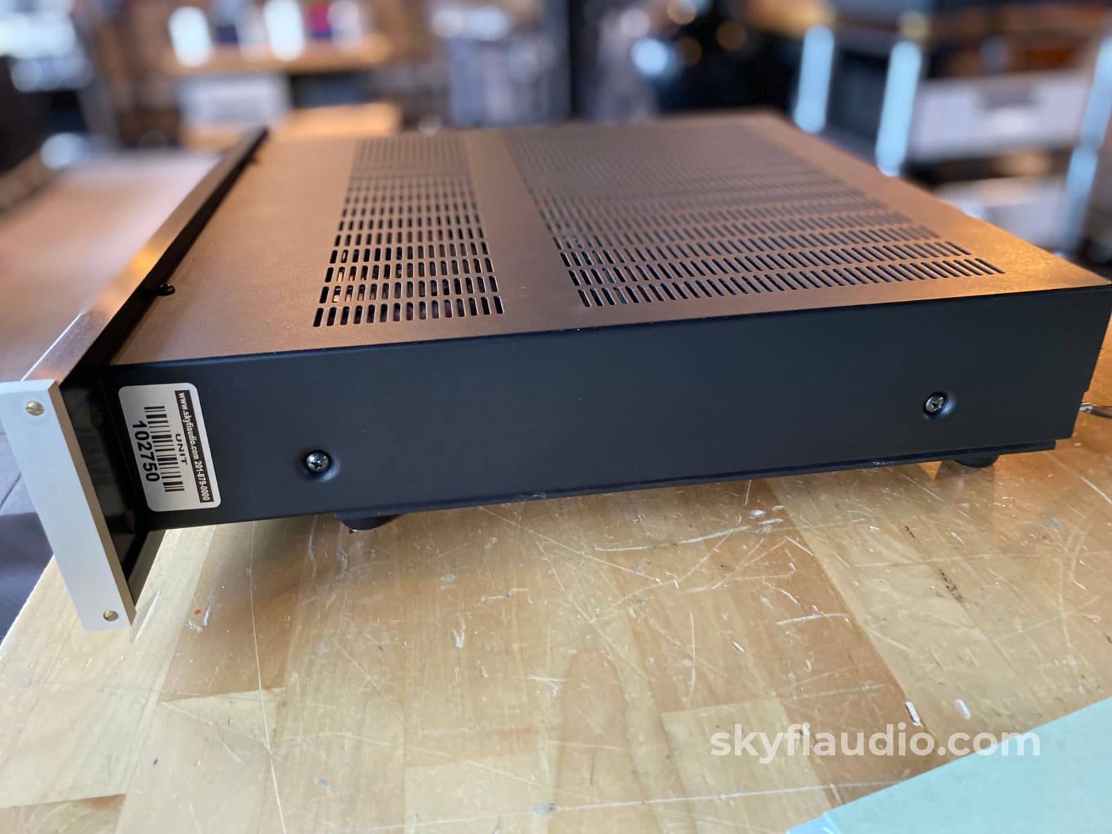 Mcintosh Mc7100 - Compact Yet Powerful Stereo Power Amplifier