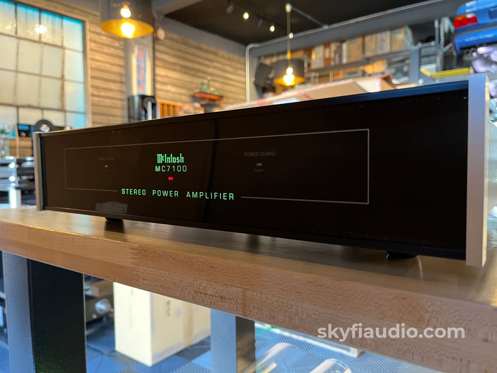 McIntosh MC7100 II Solid State Amplifier- W/ Balanced XLR Amplifier