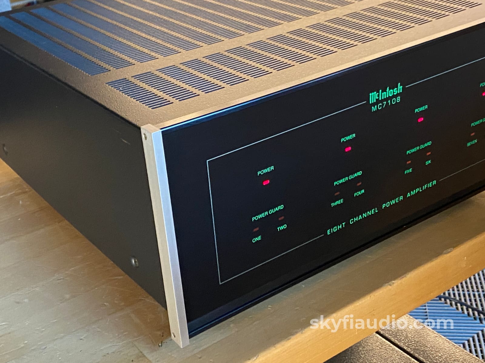 Mcintosh Mc7108 - 8 Channel Amplifier Configurable! Amplifier