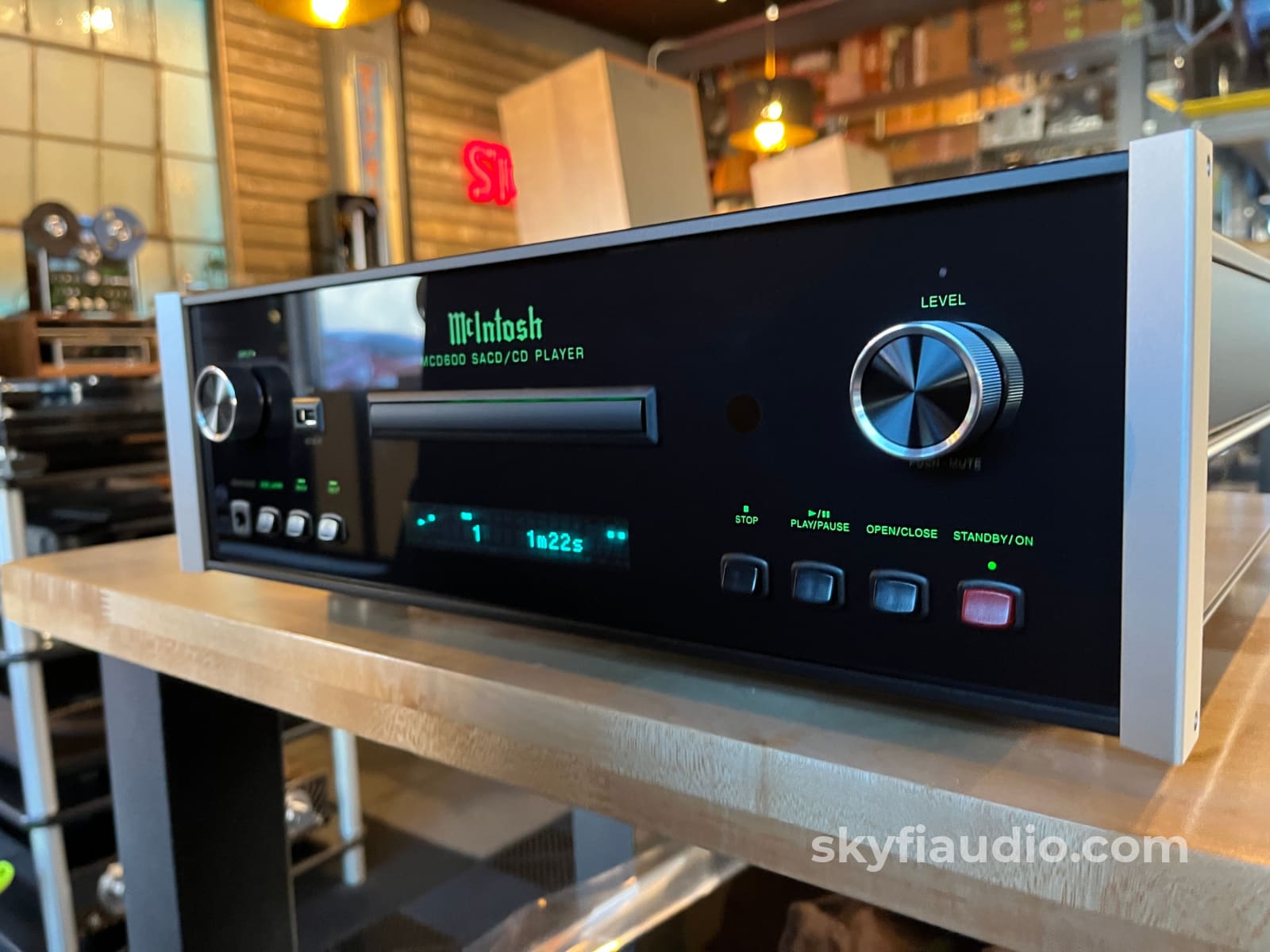 McIntosh MCD 600 SACD/CD Player W/ Quad Balanced DAC - Pre Loved CD + Digital