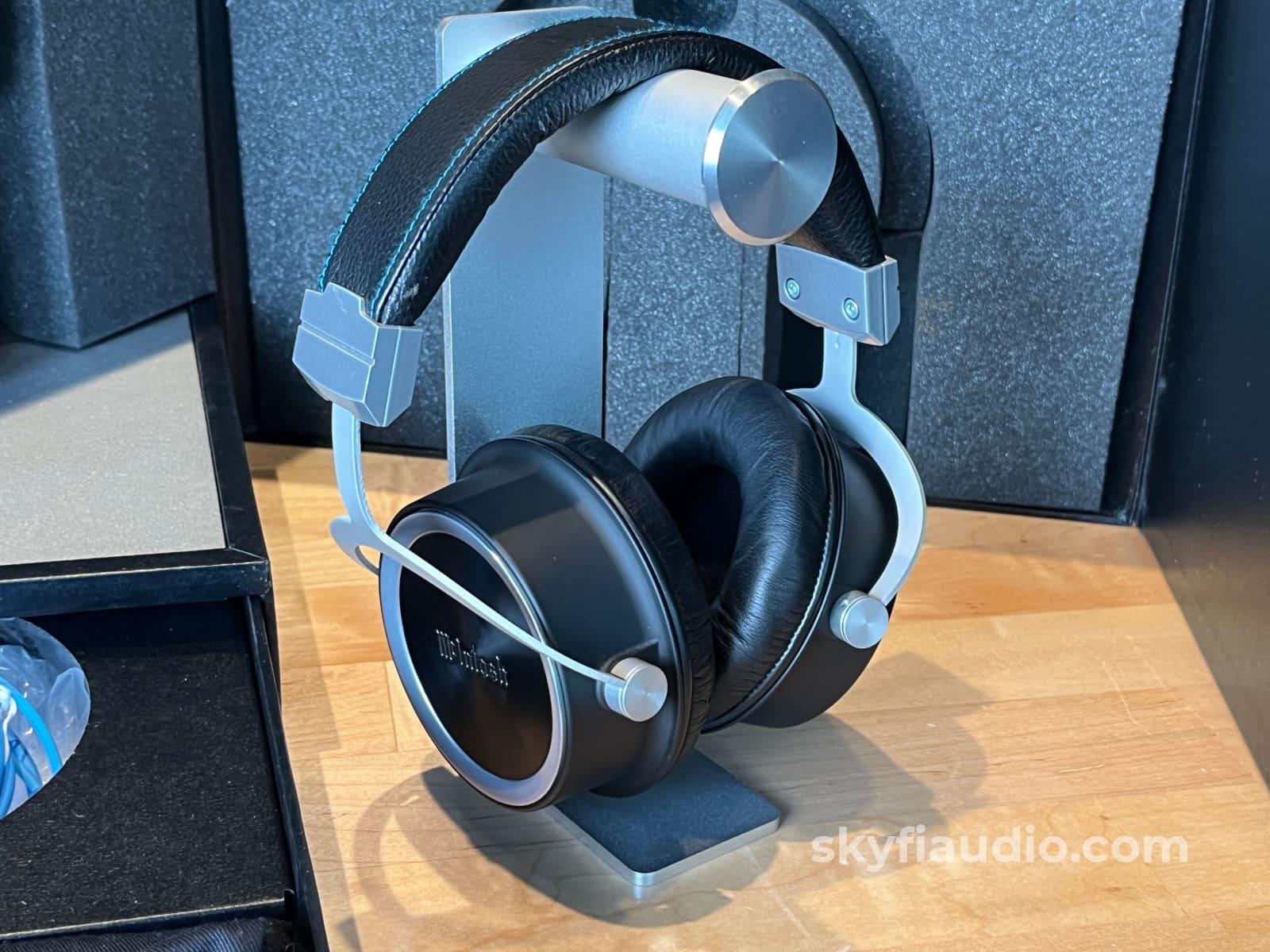 McIntosh MHP1000 Headphones - Rare and Complete Kit Headphones