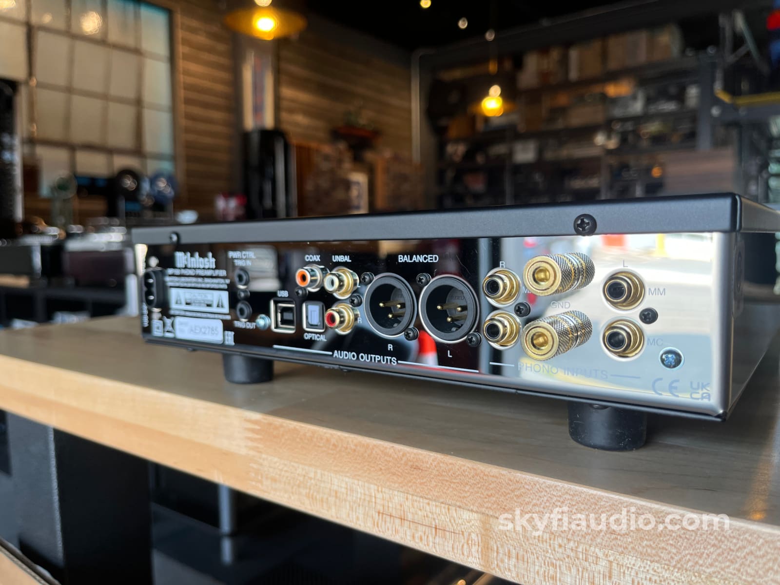 McIntosh MP-100 Phono Preamp - Pre-Loved Preamplifier