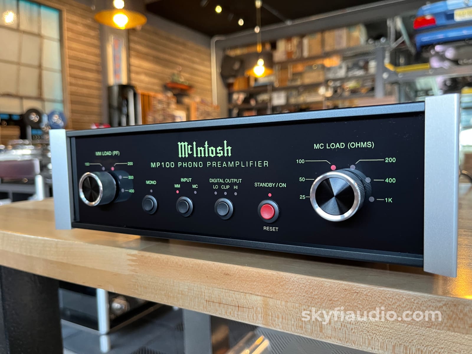 McIntosh MP-100 Phono Preamp - Pre-Loved Preamplifier