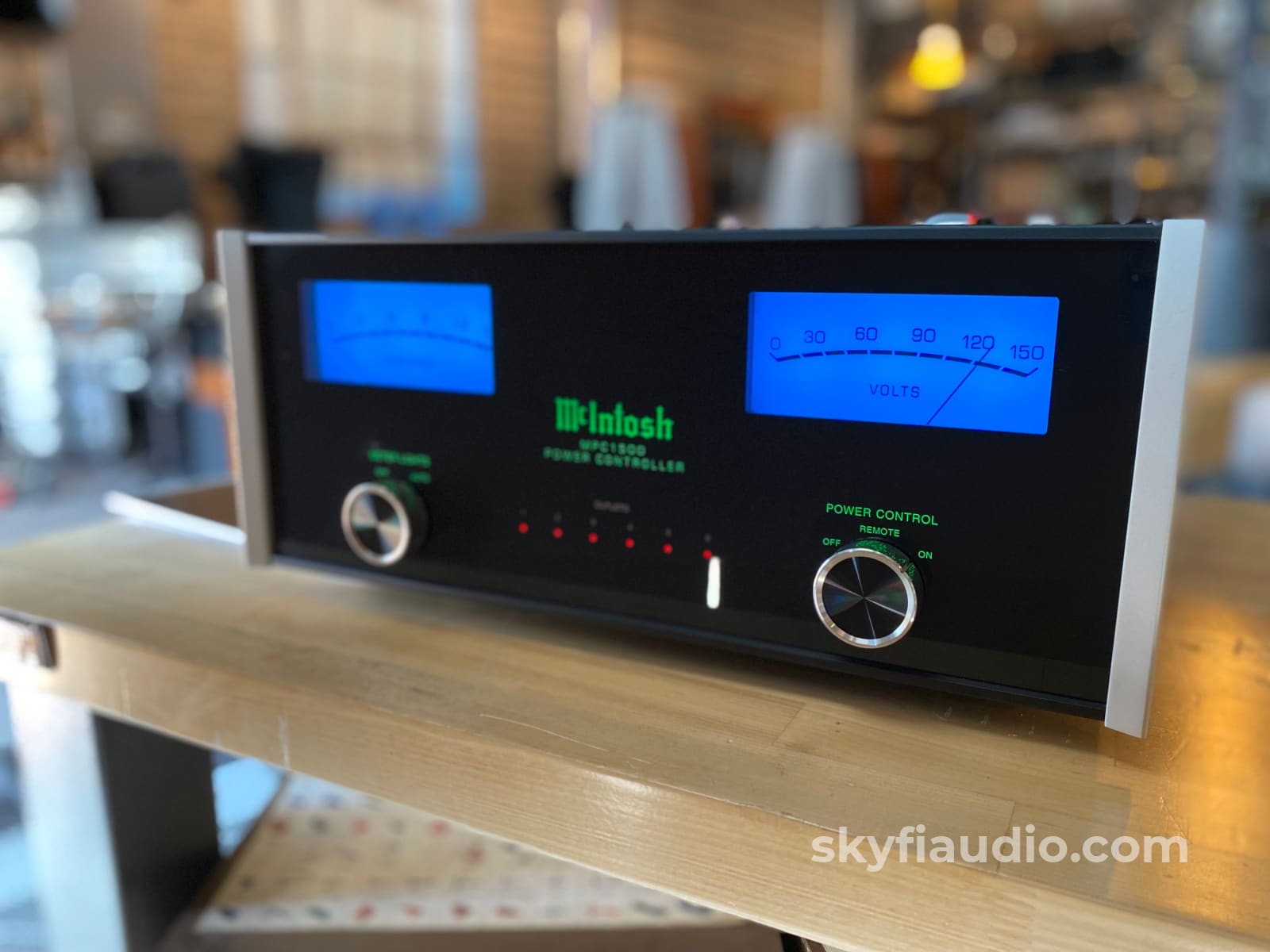 Mcintosh Mpc1500 Power Controller And Conditioner - In Store Only