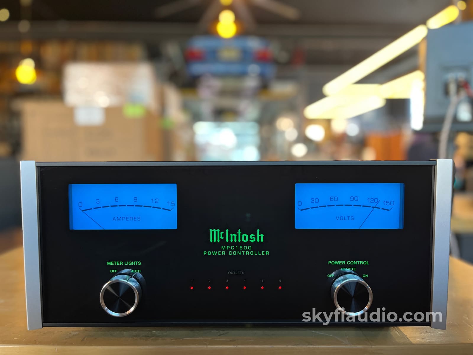 McIntosh MPC1500 Power Controller And Conditioner - Pre-Loved