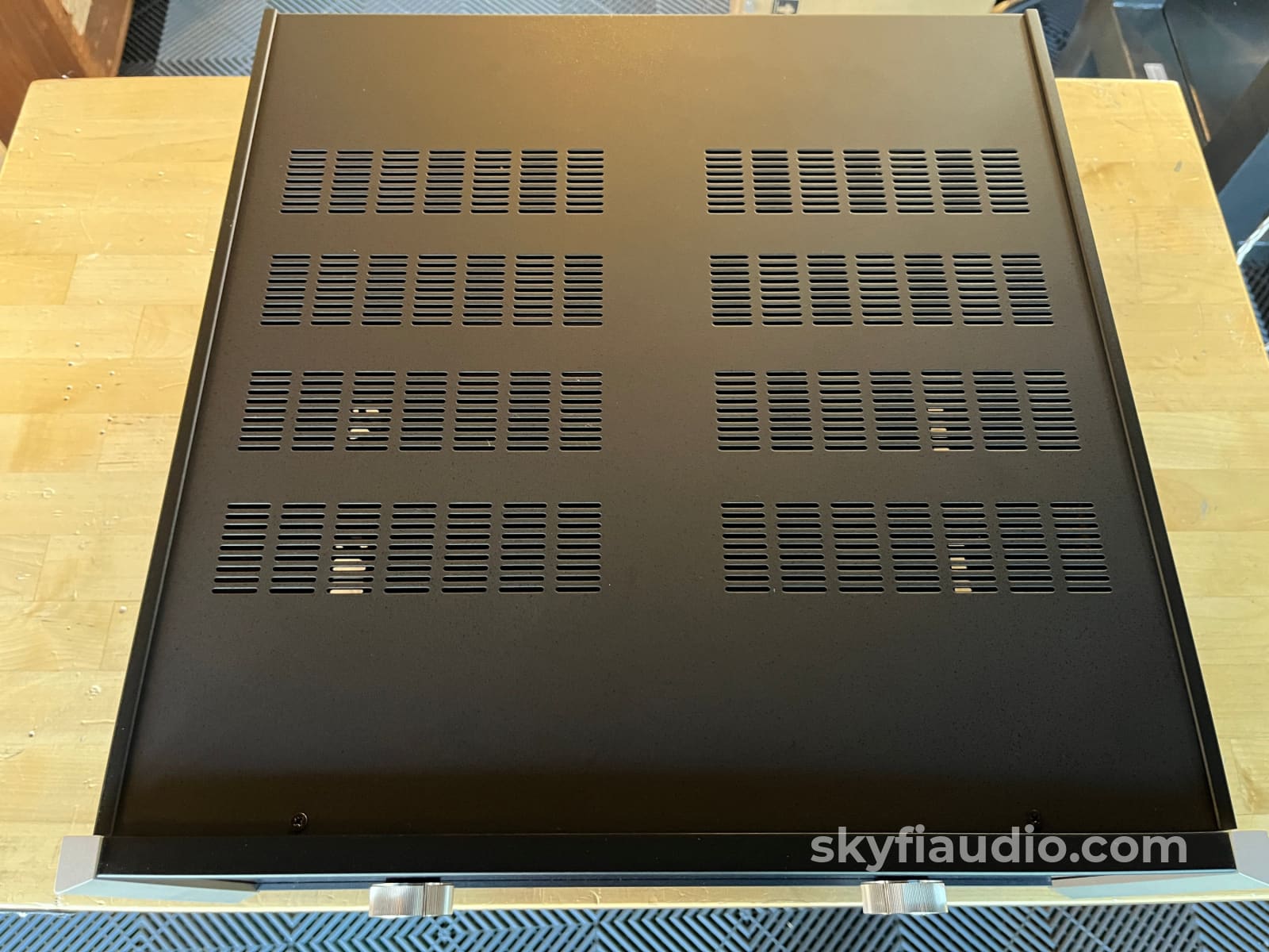 McIntosh MPC1500 Power Controller And Conditioner - Pre Loved Power Conditioner