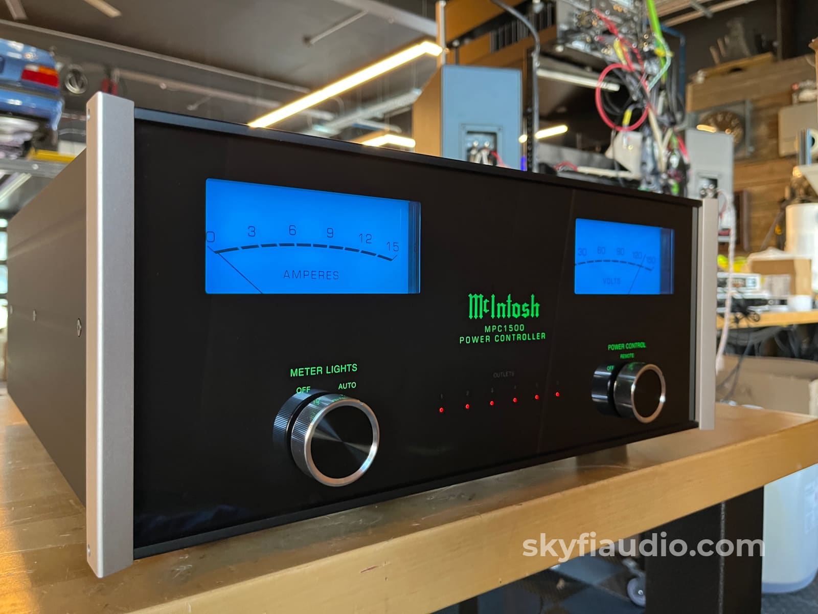 McIntosh MPC1500 Power Controller And Conditioner - Pre Loved Power Conditioner