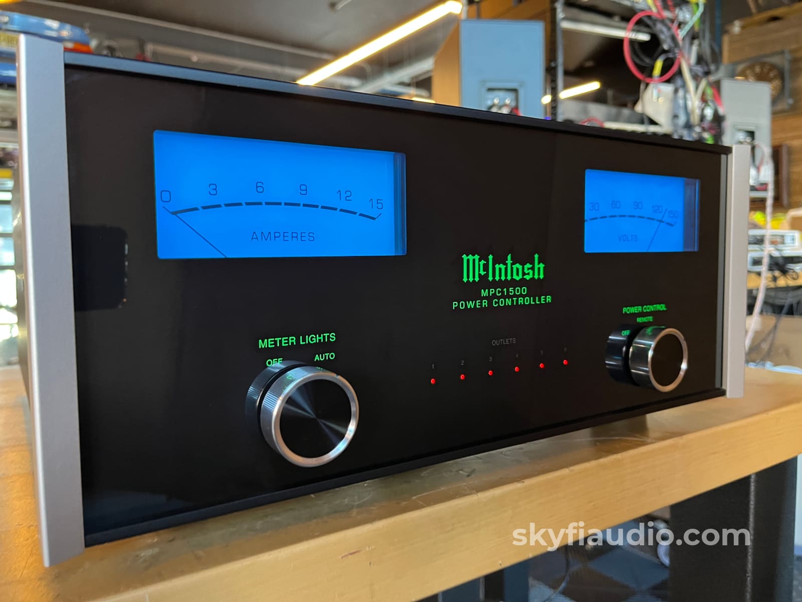 McIntosh MPC1500 Power Controller And Conditioner - Pre Loved Power Conditioner