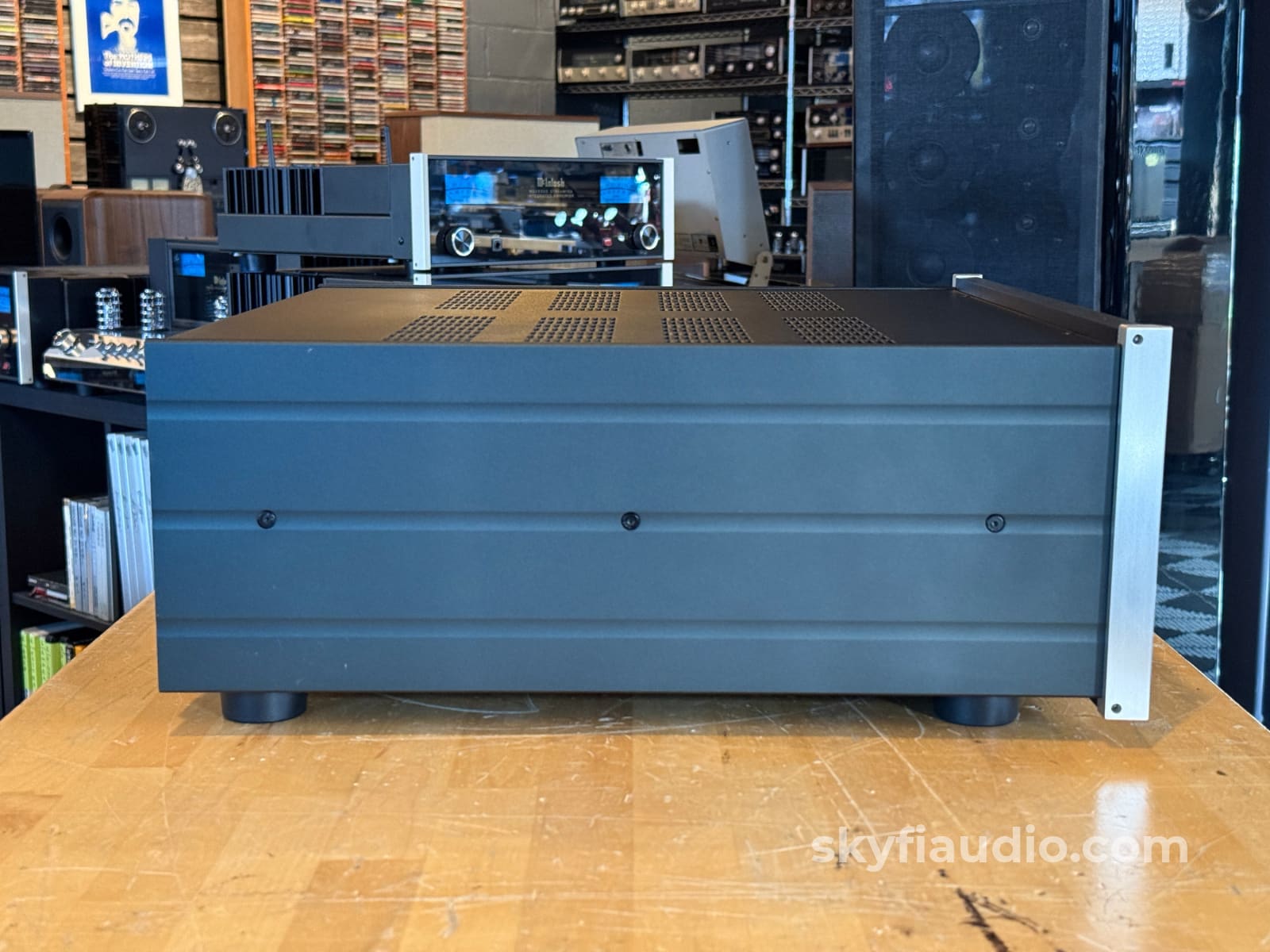 Mcintosh Mpc1500 Power Controller And Conditioner - Pre-Loved