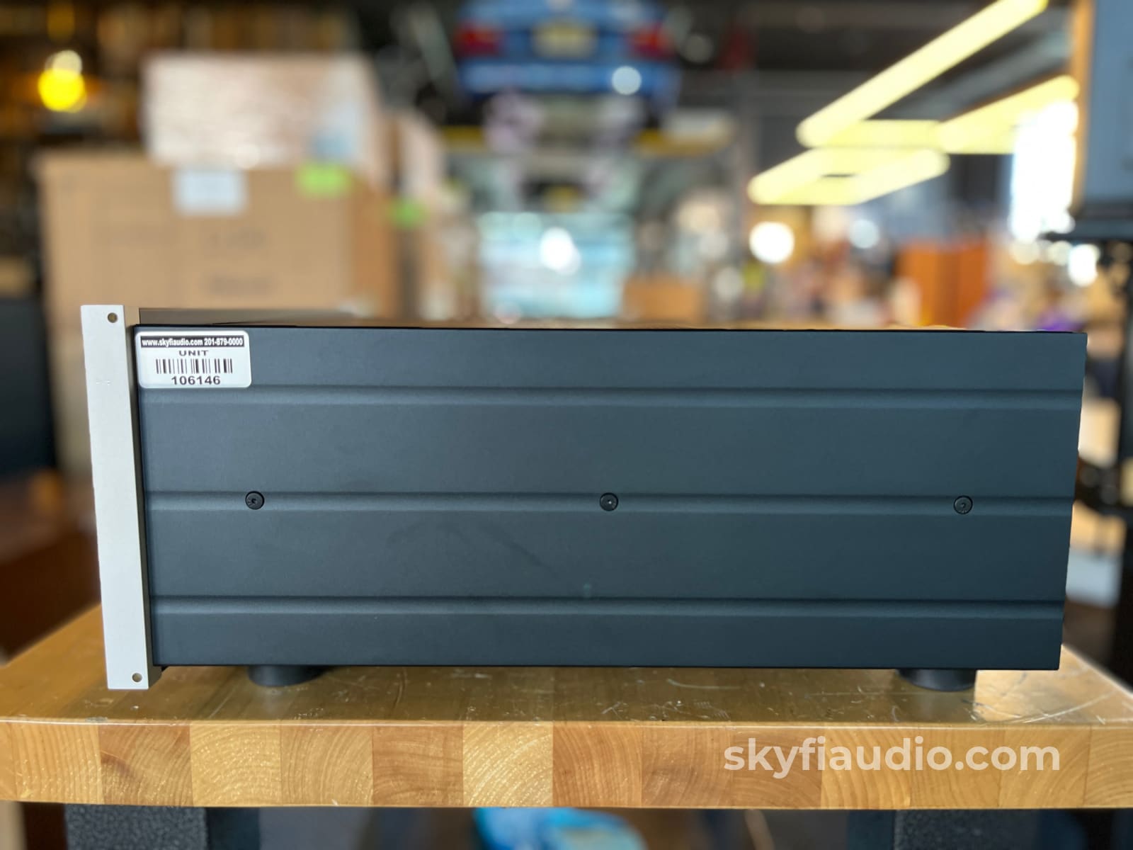 McIntosh MPC1500 Power Controller And Conditioner - Pre Loved Power Conditioner