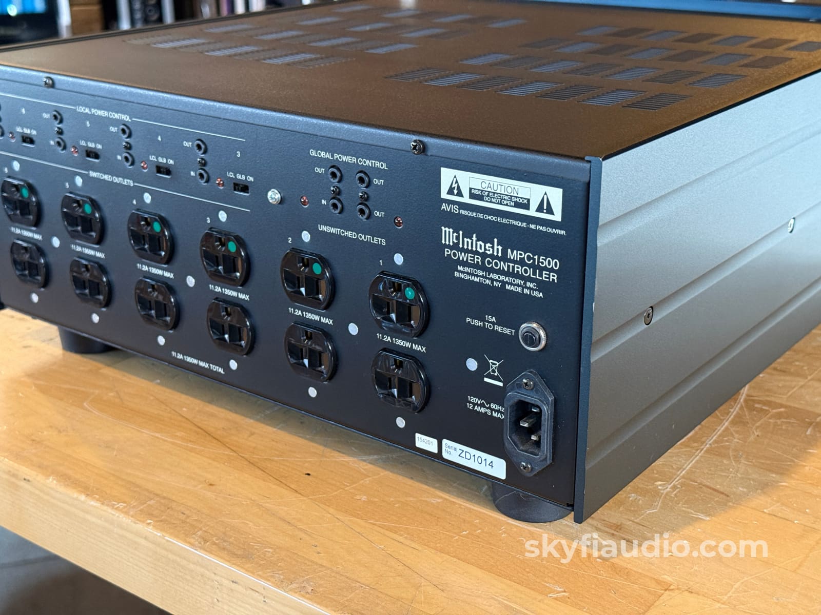 Mcintosh Mpc1500 Power Controller And Conditioner - Pre-Loved