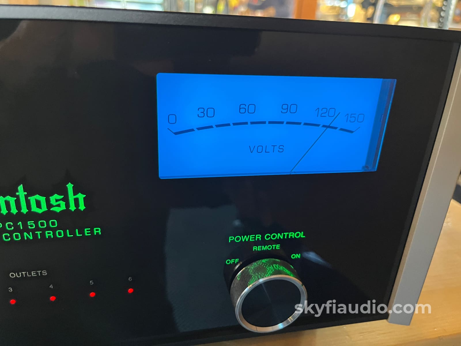 McIntosh MPC1500 Power Controller And Conditioner - Pre Loved Power Conditioner