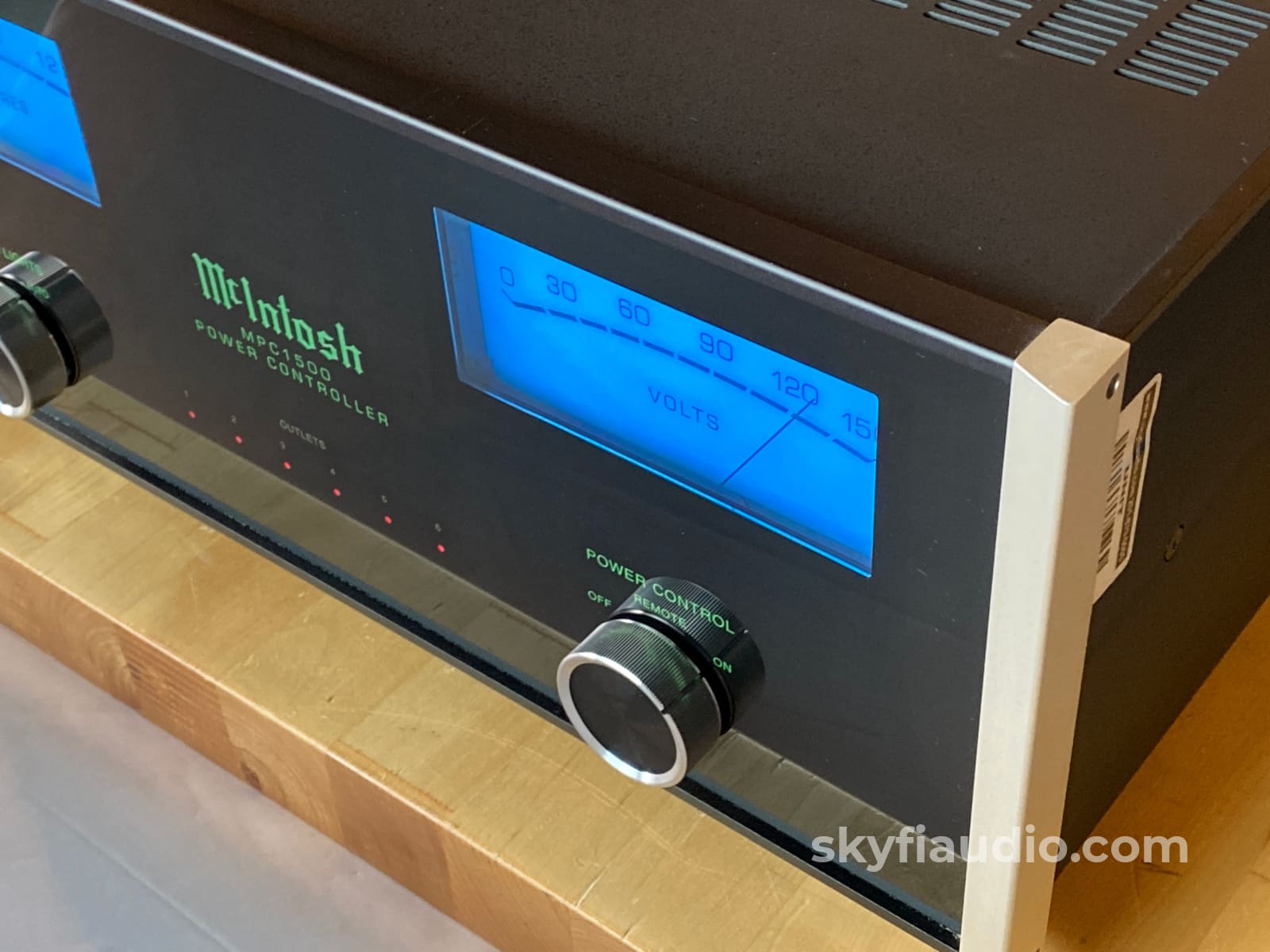 Mcintosh Mpc1500 Power Controller And Conditioner - Pre-Owned In Stock For Local Pickup