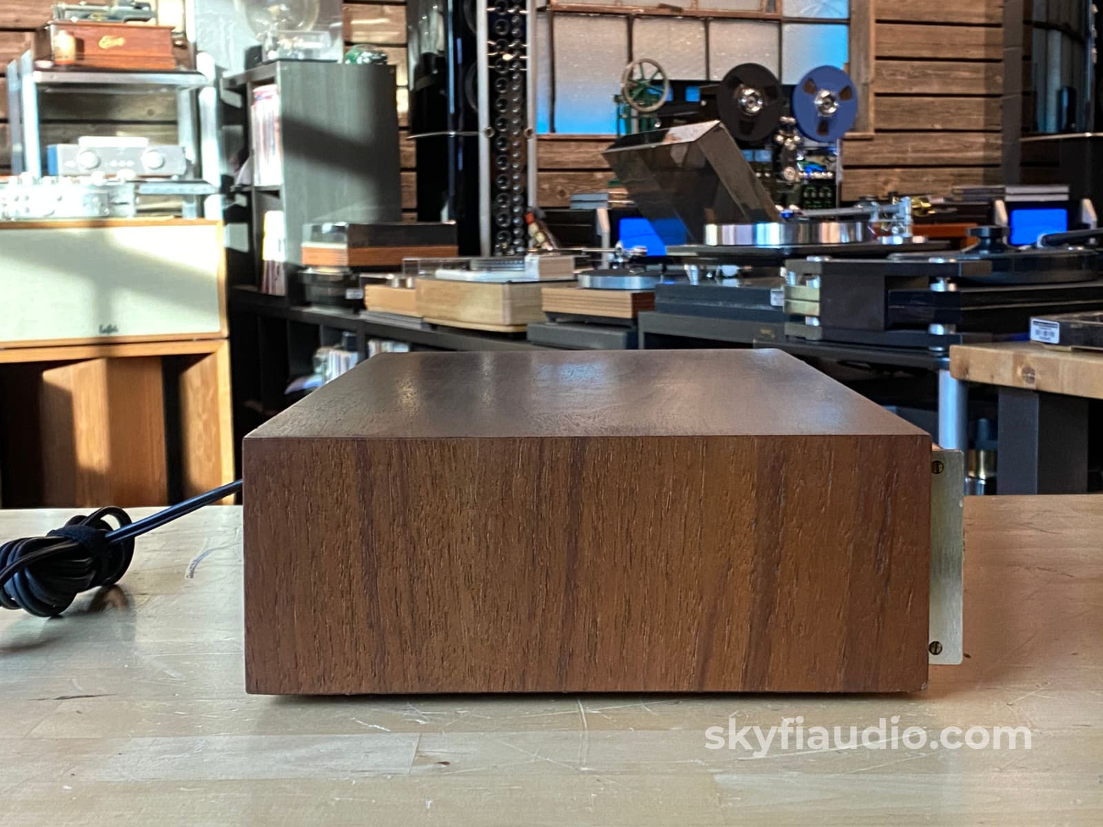 - Serviced Accessory