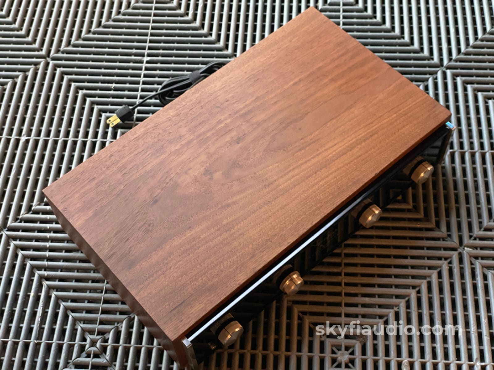 - Serviced Accessory