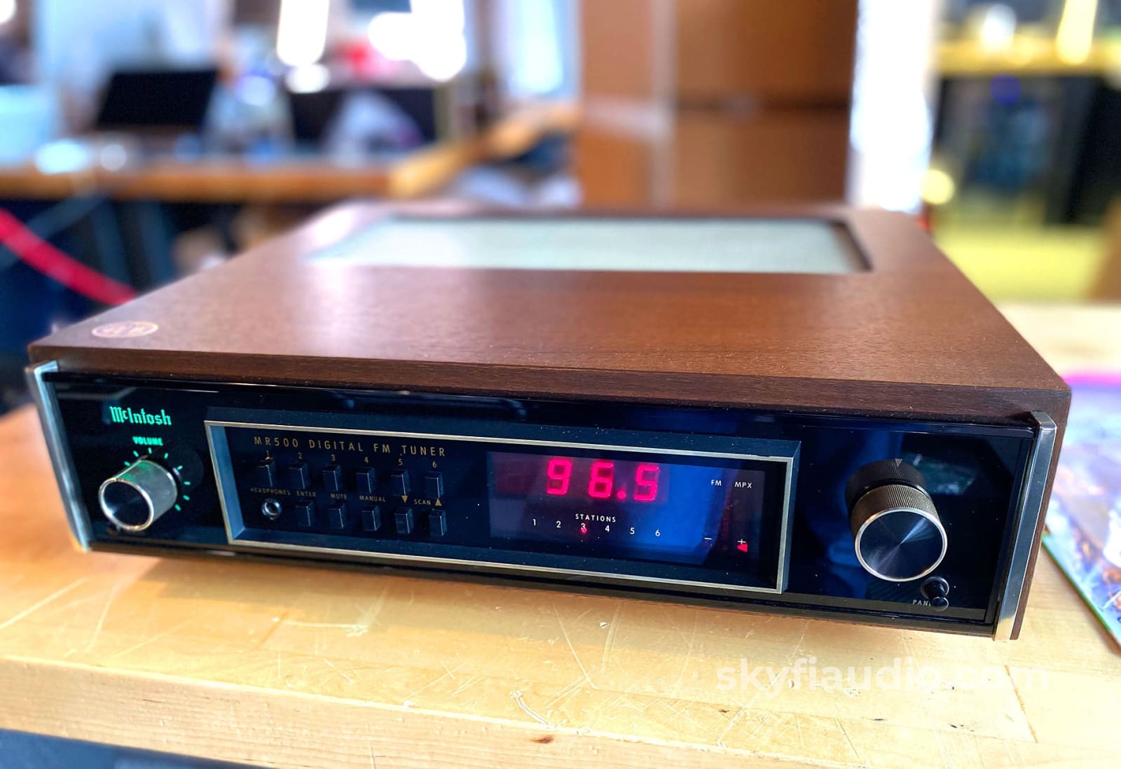 McIntosh MR500 Vintage FM Tuner w/Wood Cabinet & Scan Remote - Survivo