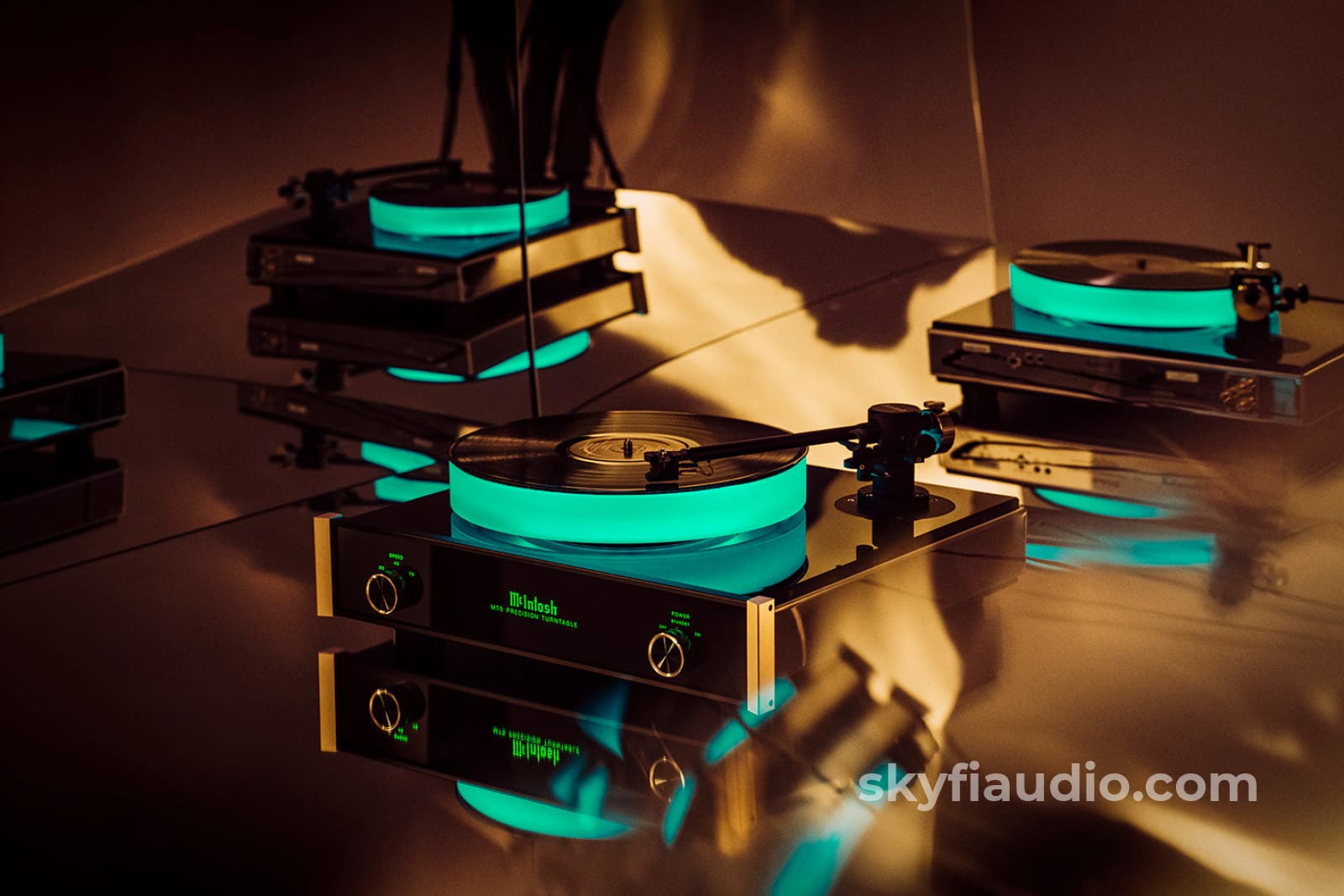 McIntosh MT5 Precision Turntable with Sumiko Phono Cartridge - New - Turntable