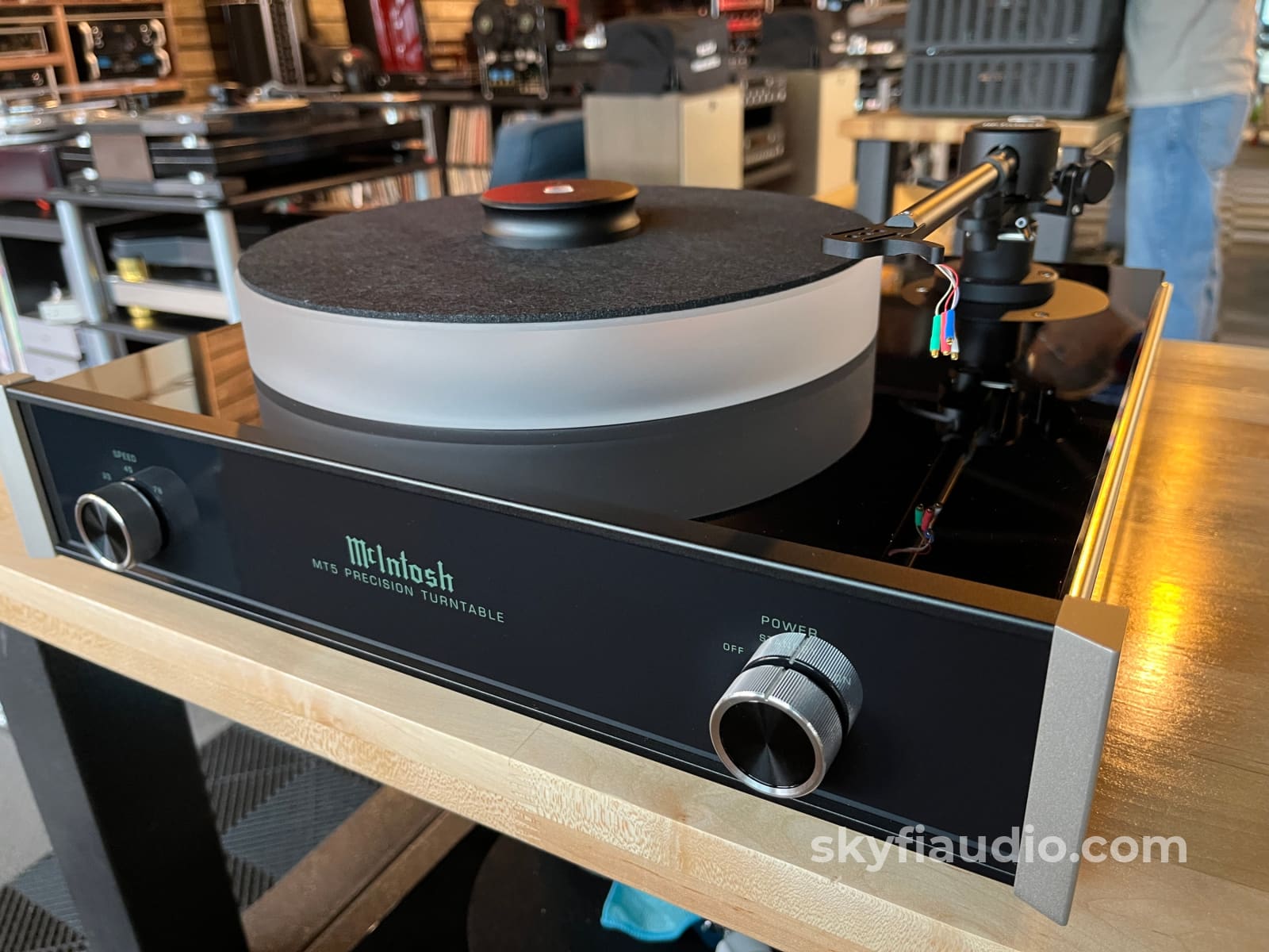 McIntosh MT5 Turntable W/ New Sumiko Songbird MC Cartridge Turntable