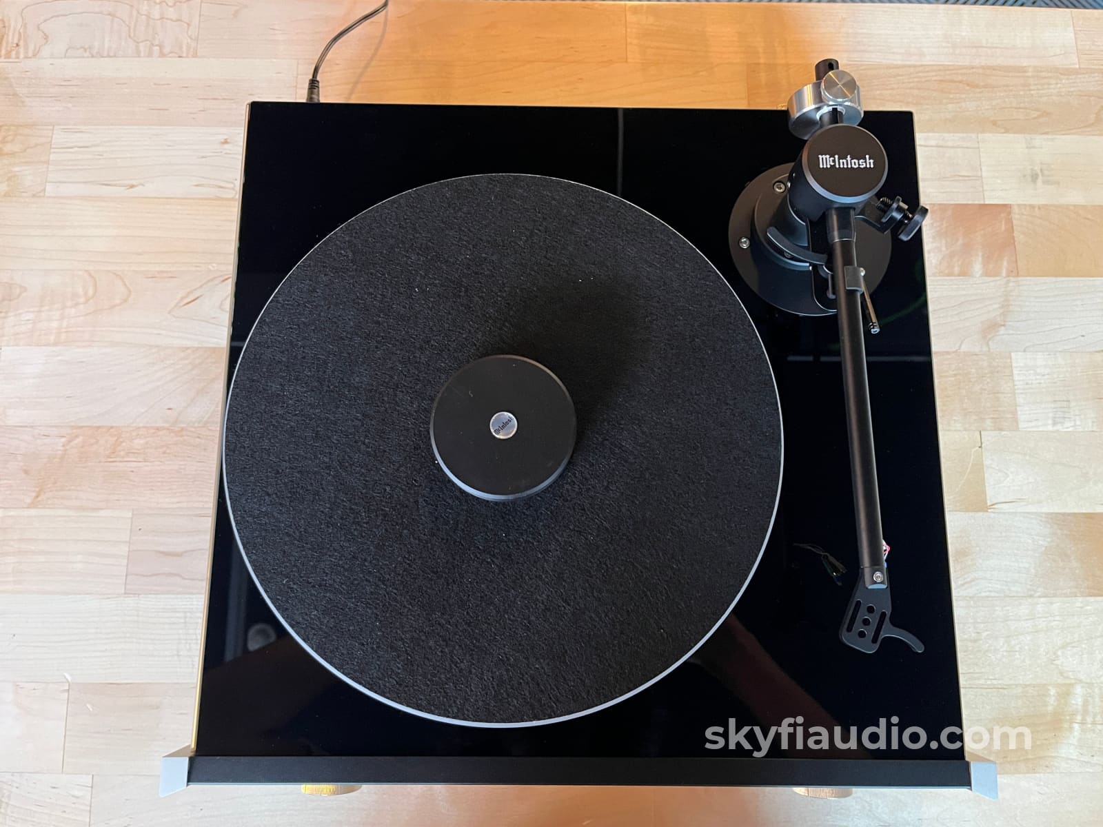 McIntosh MT5 Turntable W/ New Sumiko Songbird MC Cartridge Turntable