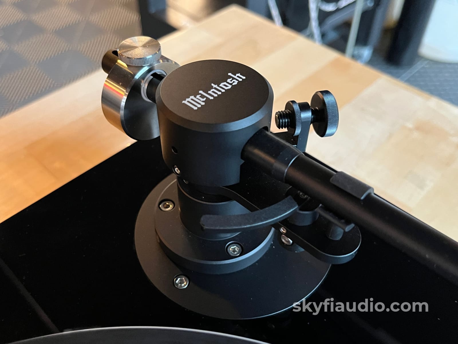 McIntosh MT5 Turntable W/ New Sumiko Songbird MC Cartridge Turntable