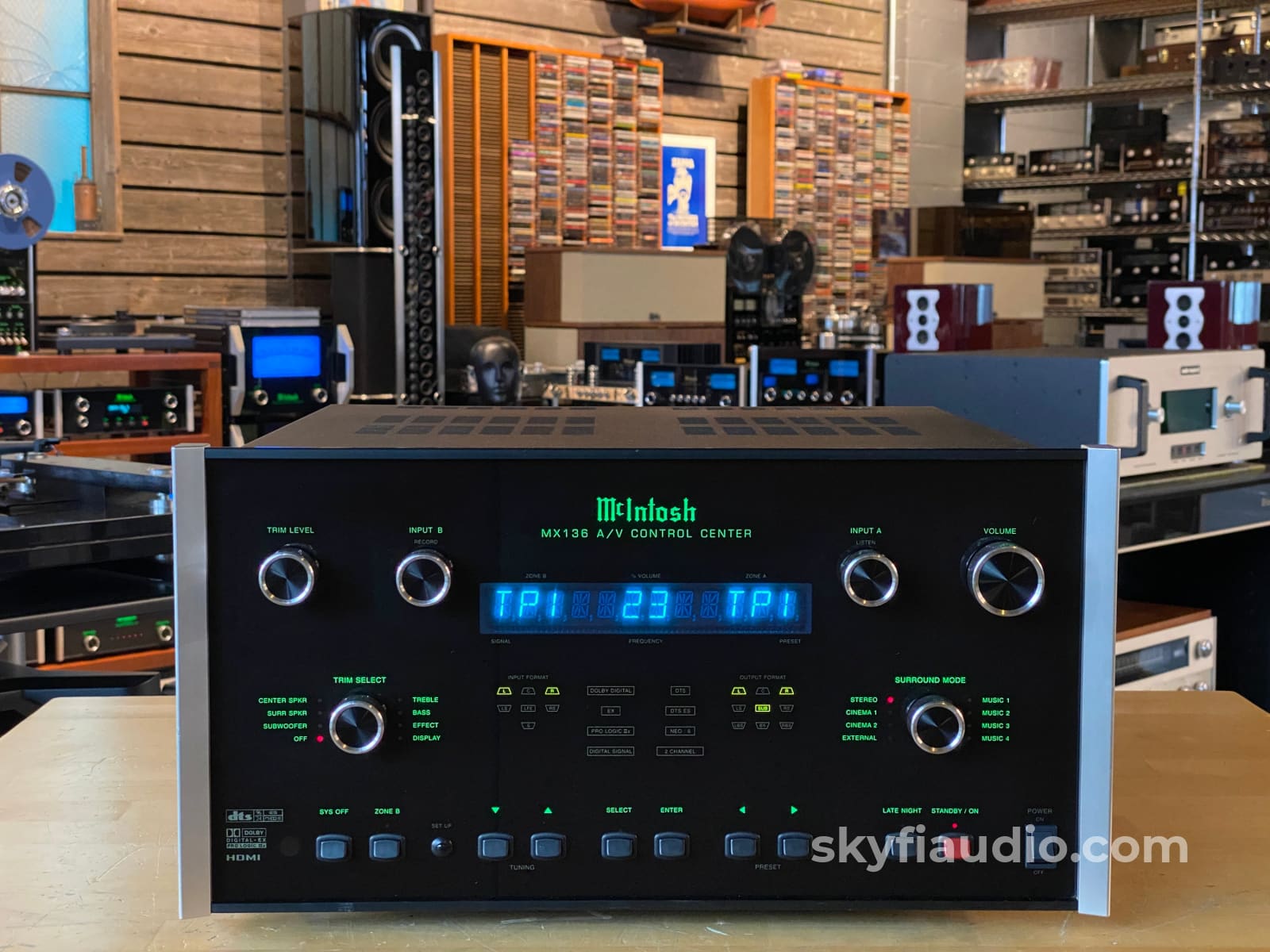 McIntosh MX136 Home Theater Processor and Preamp w/Phono