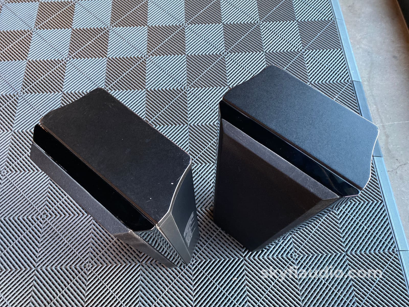 Mcintosh Xcs200 Speaker Set - Big Sound With 600 Watt Power-Handling Speakers