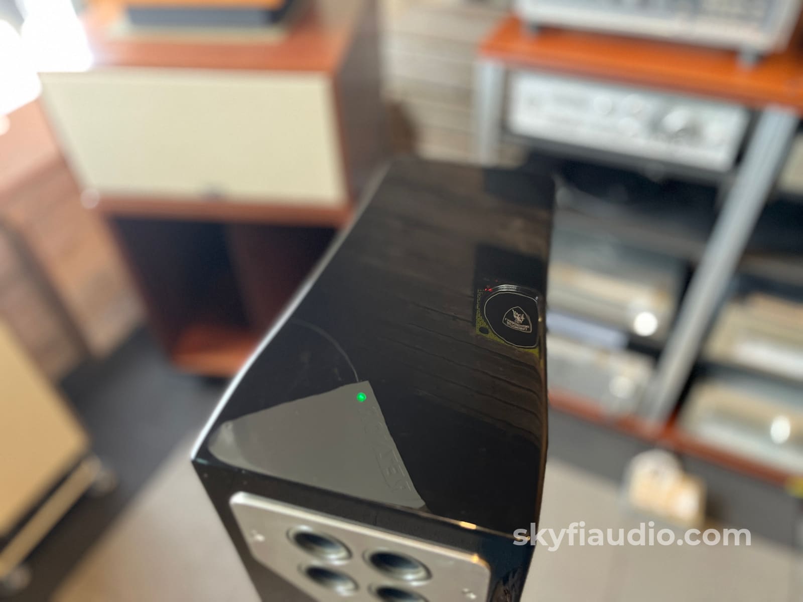 McIntosh XR100 Floorstanding Speakers (Pair) - Pre-Loved Speakers